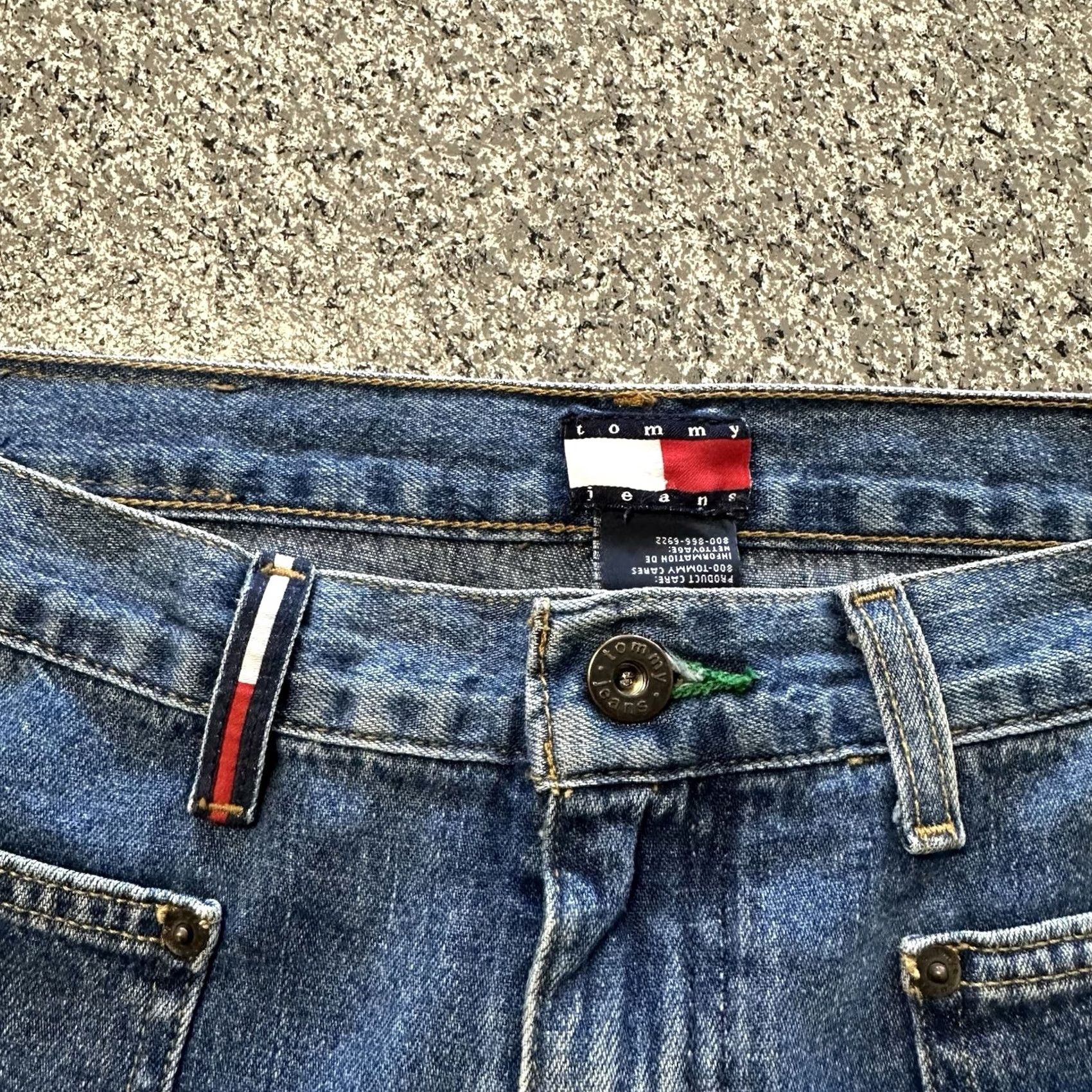 Tommy Hilfiger VINTAGE Tommy Hilfiger Jeans Womens 31x33 Mid Rise Flared Wide 5-Pocket Denim Blue Jeans Mens? Size 24" / US 00 / IT 34 - 5 Thumbnail