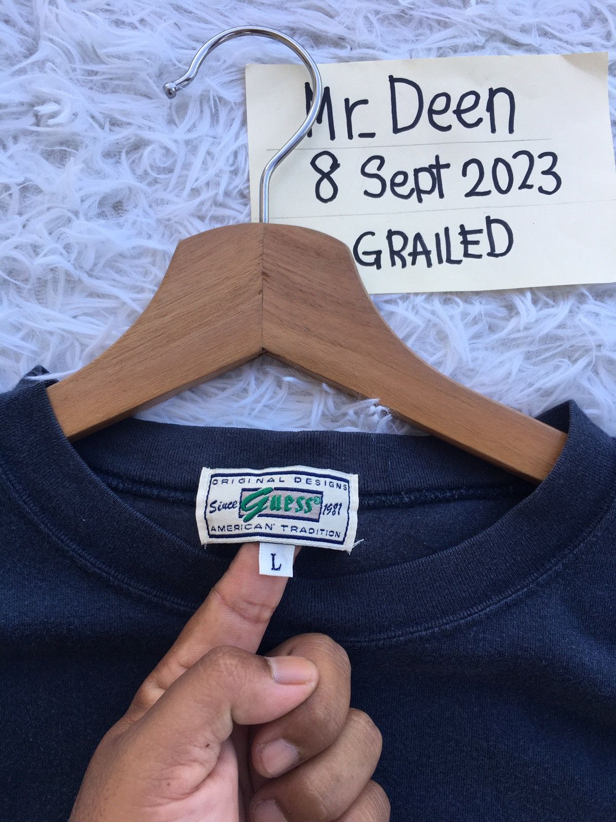 Guess Rare Vintage 90s Guess Big Logo Tshirt Size US L / EU 52-54 / 3 - 8 Thumbnail