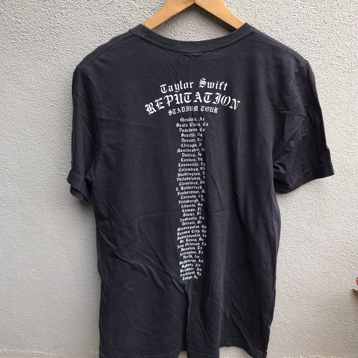 Band Tees TAYLOR SWIFT pop singer tee tour y2k Size US M / EU 48-50 / 2 - 3 Thumbnail