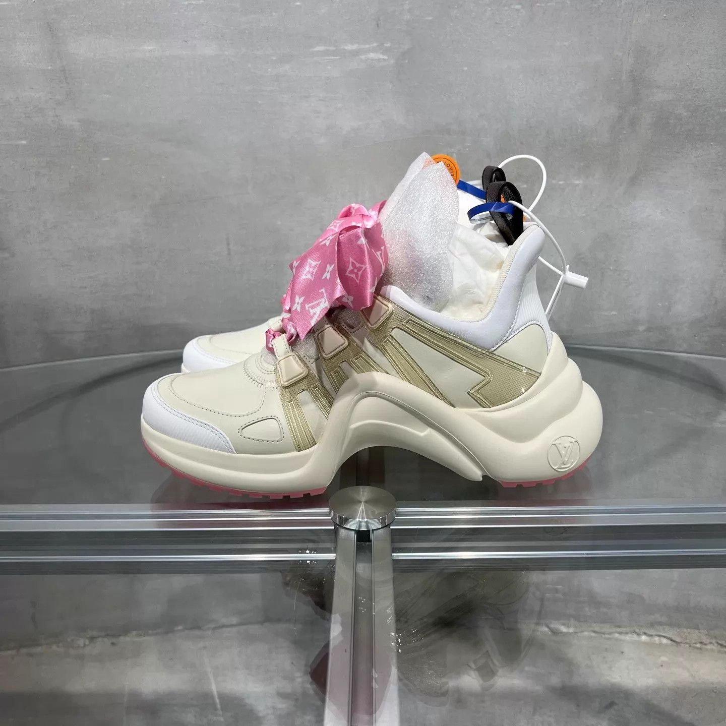 Louis Vuitton LV White Pink Bow Arch China Excl UK2.5 36.5 New Size US 6 / IT 36 - 3 Thumbnail