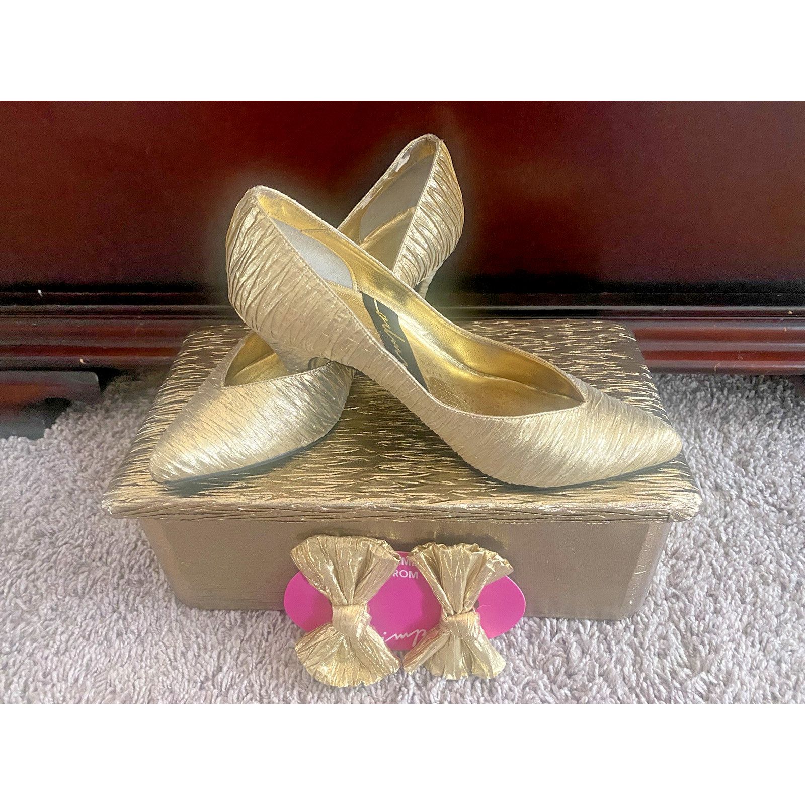 Imperious Vintage Impo Gold Heels sz 5.5 with matching box and bows Size US 5.5 / IT 35.5 - 1 Thumbnail