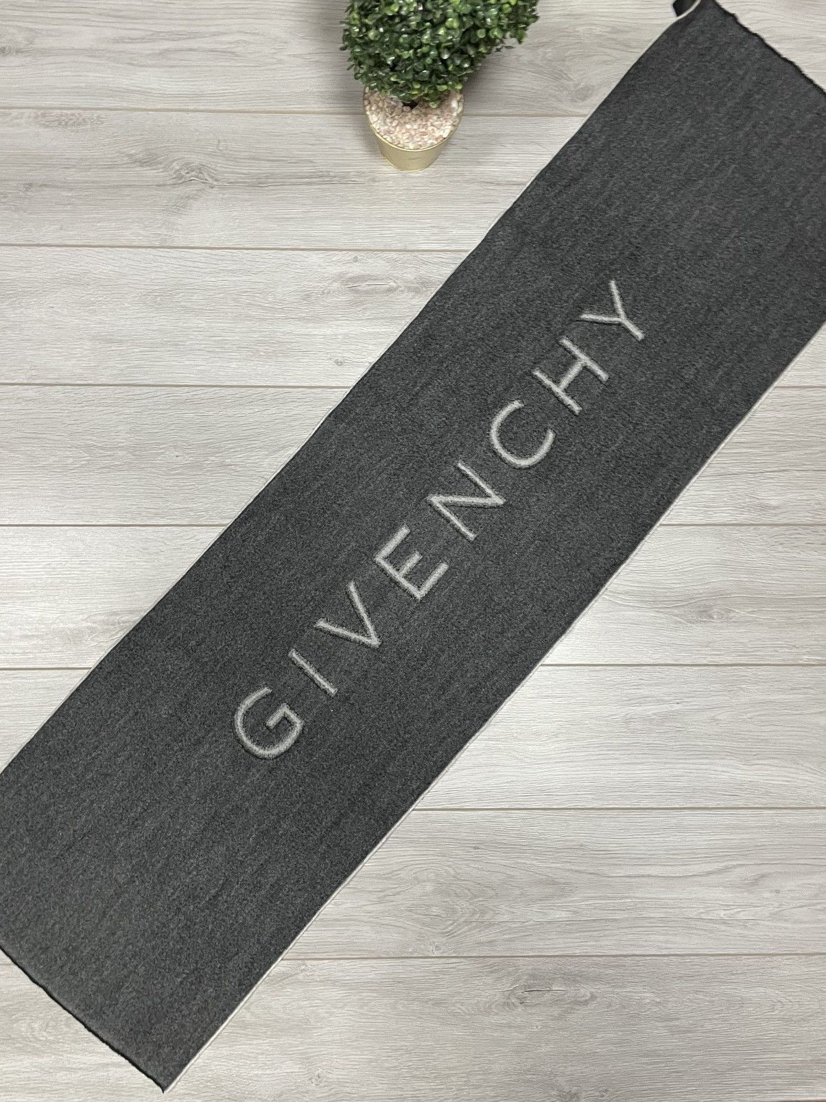 Givenchy Givenchy spell out wool big logo letters scarf Size ONE SIZE - 1 Thumbnail