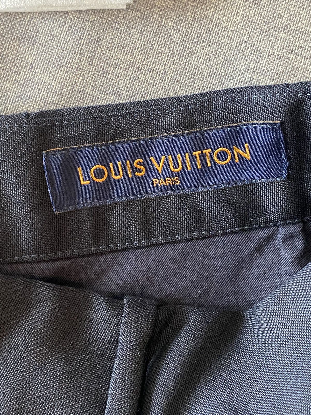 Louis Vuitton Louis Vuitton dark navy wool pleated shorts 40 Size US 33 - 7 Thumbnail