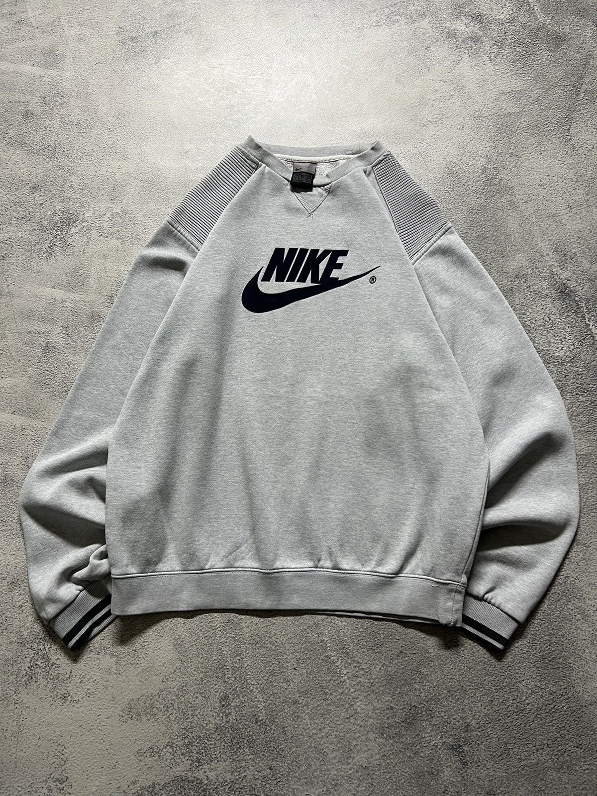 Vintage Vintage Y2k Nike 🩶 Velour Spell Out Big Logo Sweatshirt 90’s Size US S / EU 44-46 / 1 - 4 Thumbnail