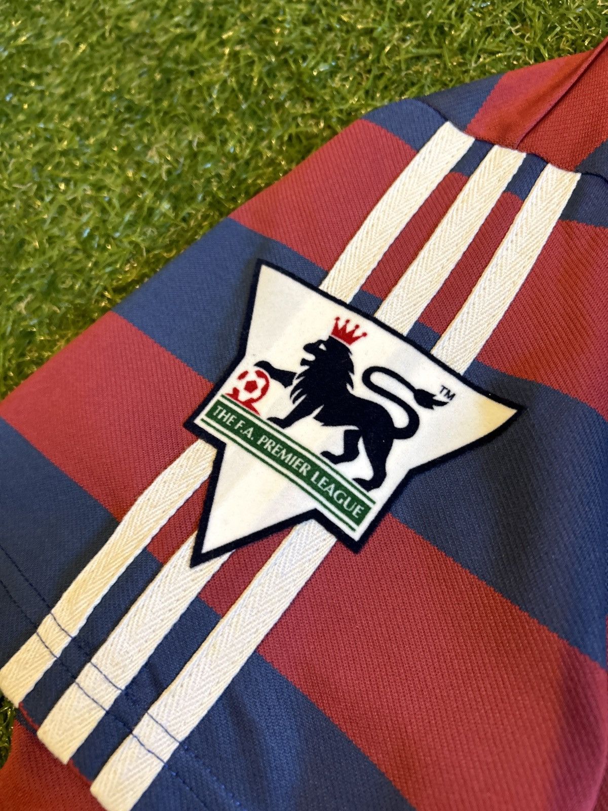 Adidas × Vintage 95/96 Newcastle United Ginola Away Shirt Size US L / EU 52-54 / 3 - 13 Thumbnail