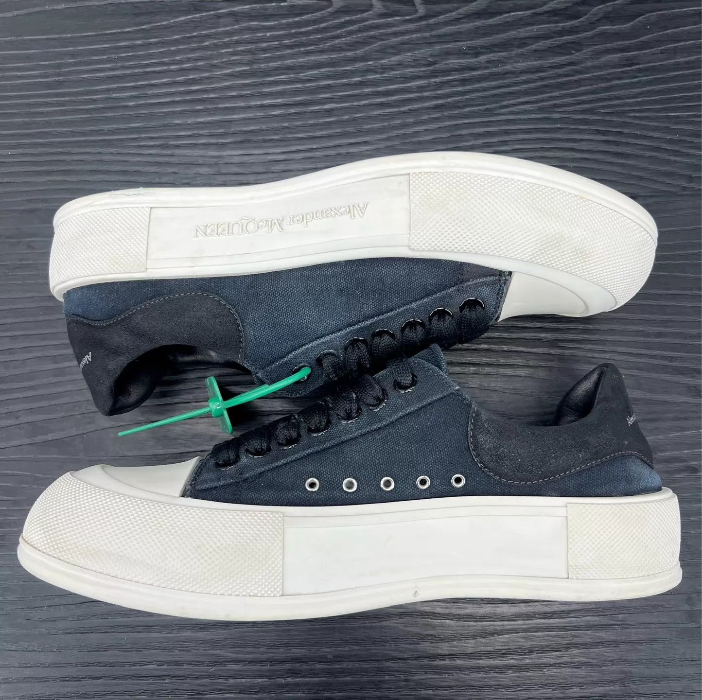 Alexander McQueen Alexander McQueen Men's Deck Black & White Size 42 Size US 9 / EU 42 - 7 Thumbnail