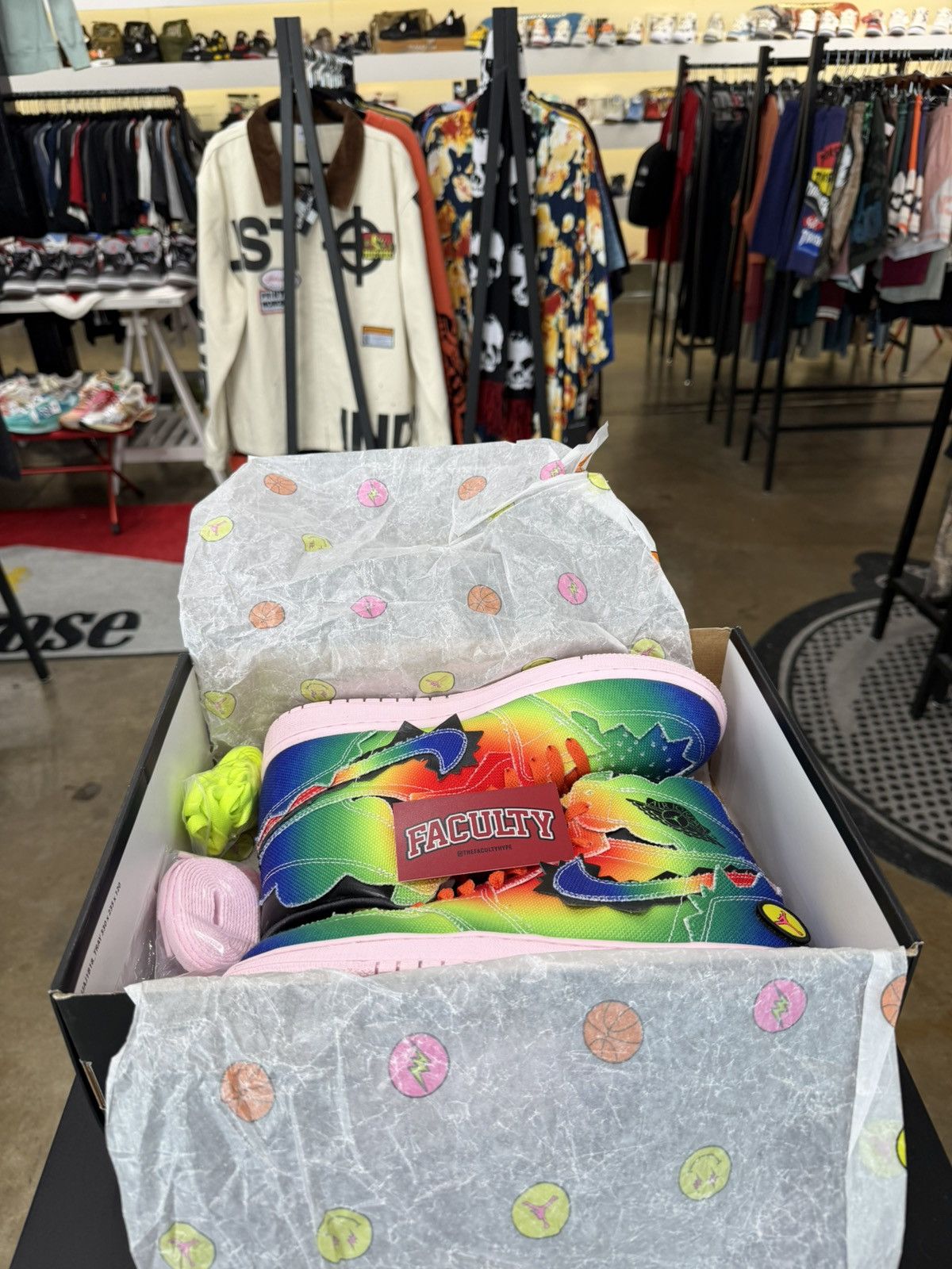 J Balvin × Jordan Brand Jordan 1 J Balvin Size 9 (2020) Size US 9 / EU 42 - 12 Thumbnail
