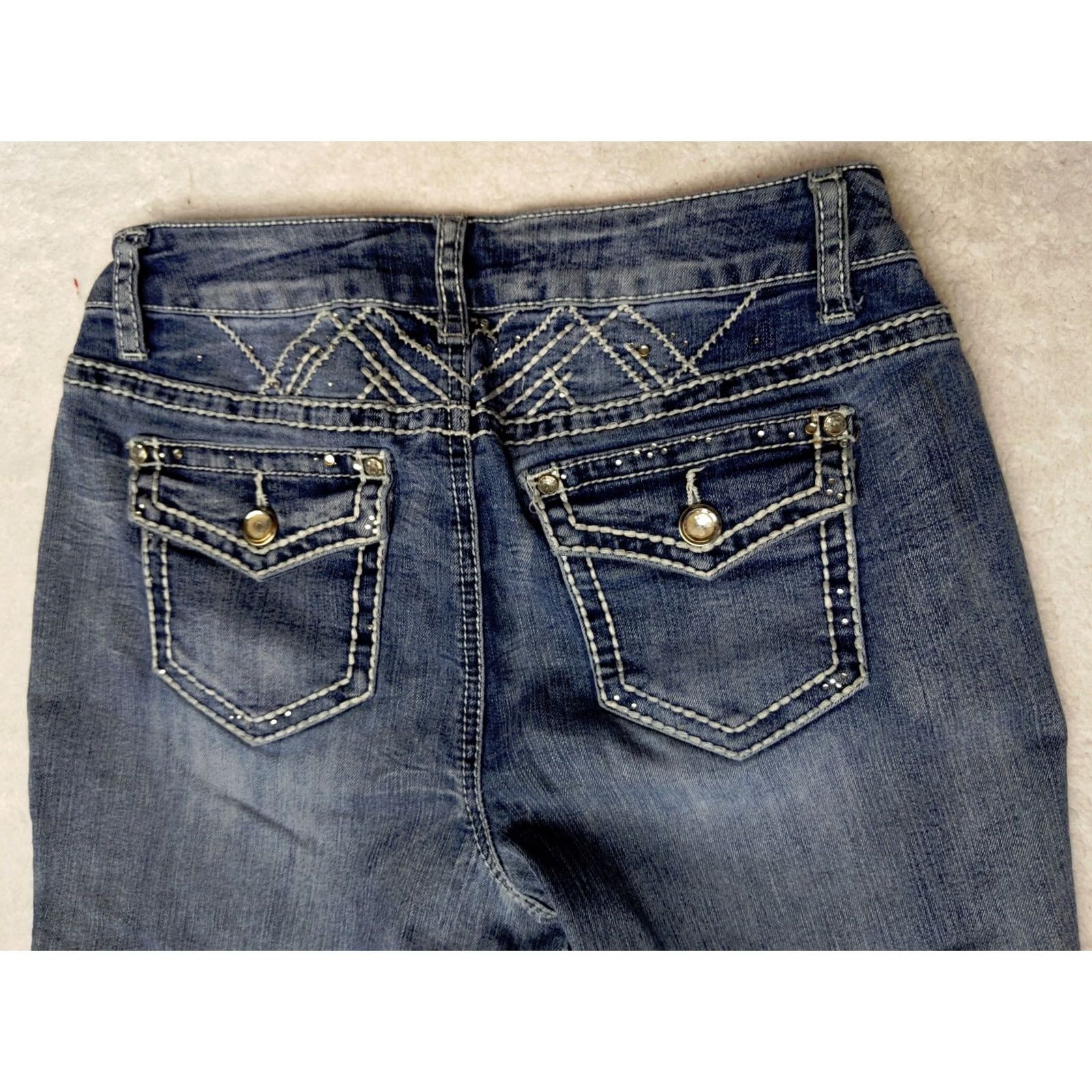 Vintage Cato Premium Contemporary Jeans Capri Crop 6 Blue Thick Stitch Flap Pocket Whiskered Embroidered Back Pocket Womens Jeans Capris Size 28" / US 6 / IT 42 - 7 Thumbnail