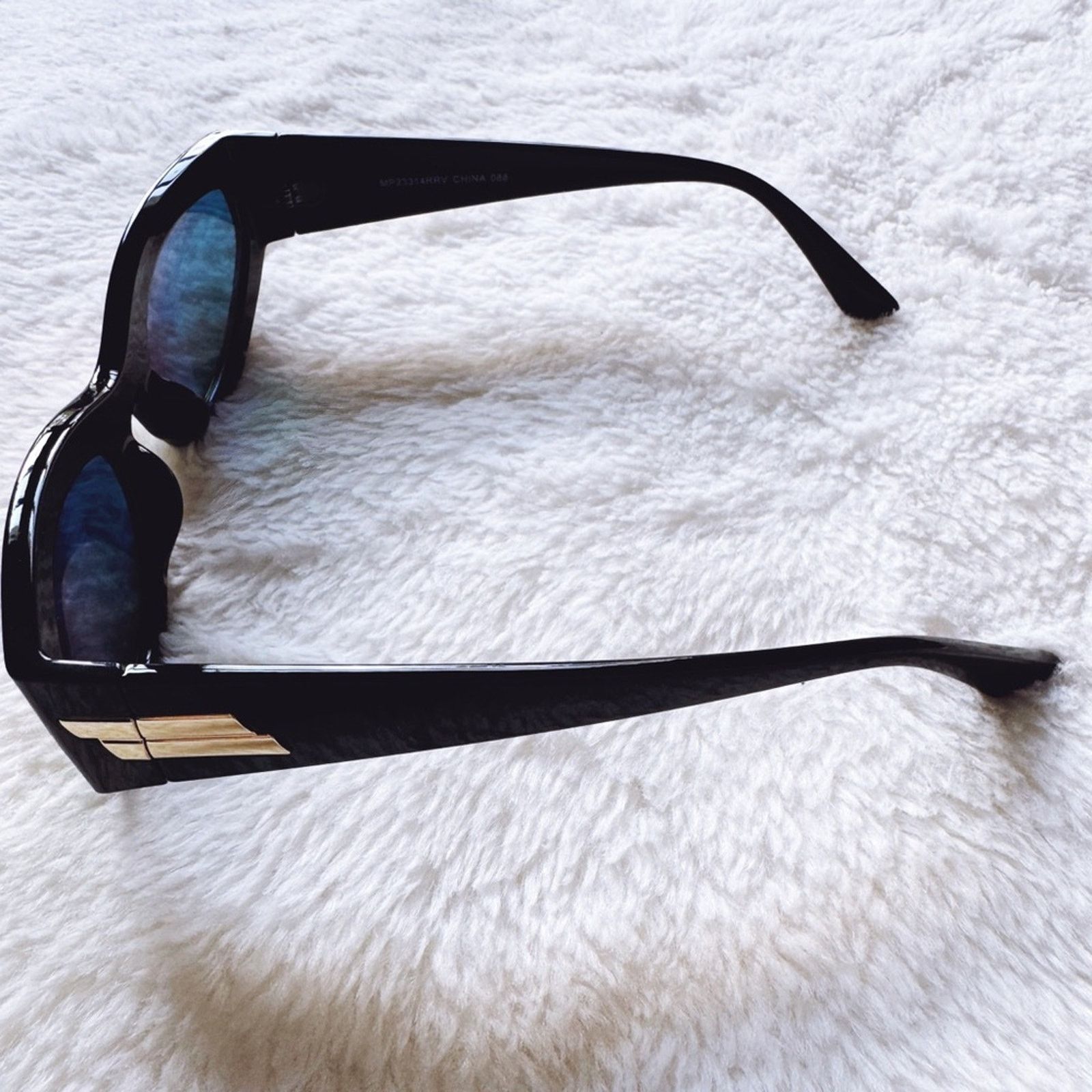 Other Francis Mirrored Red with Black Rim Sunglasses Size ONE SIZE - 7 Thumbnail
