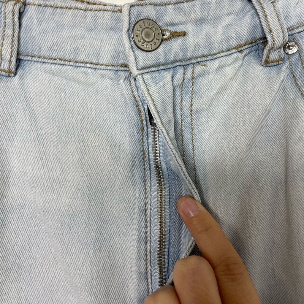 Other Refuge Denim Mom Distressed Light Wash Jean Shorts 11 Size 32" / US 10 / IT 46 - 5 Thumbnail
