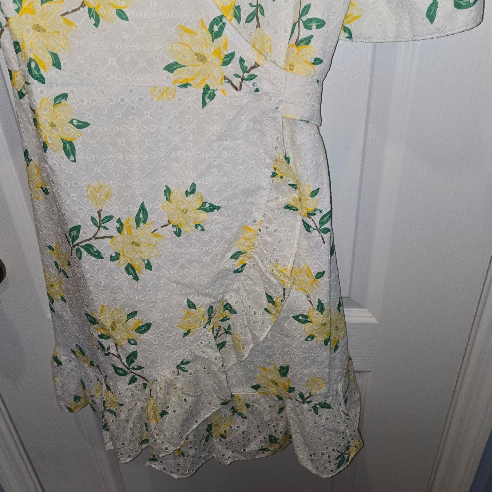 Other Draper James Reba Wrap Dress Floral Eyelet Magnolia sz 6 Size M / US 6-8 / IT 42-44 - 5 Thumbnail