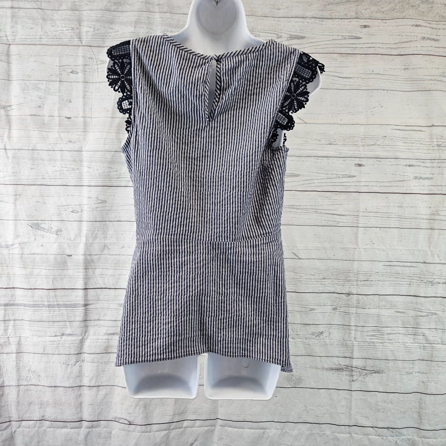 Vintage Cabi Blouse Shirt Womens Lace Flutter Top Sz Small Blue Striped Seersucker Cotton Blend Vintage No Size S / US 4 / IT 40 - 4 Thumbnail
