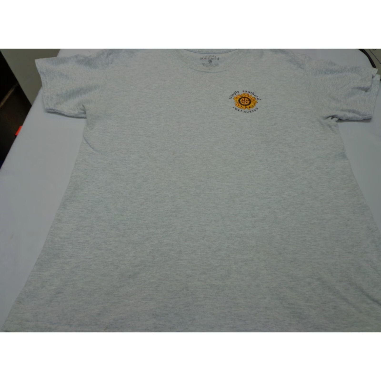 Essentials Simply Southern Kindness Is Essential Short Sleeve Tee XL Gray Womens T-Shirt Flower Fall Spring Summer Size 40" / US 18 - 4 Thumbnail