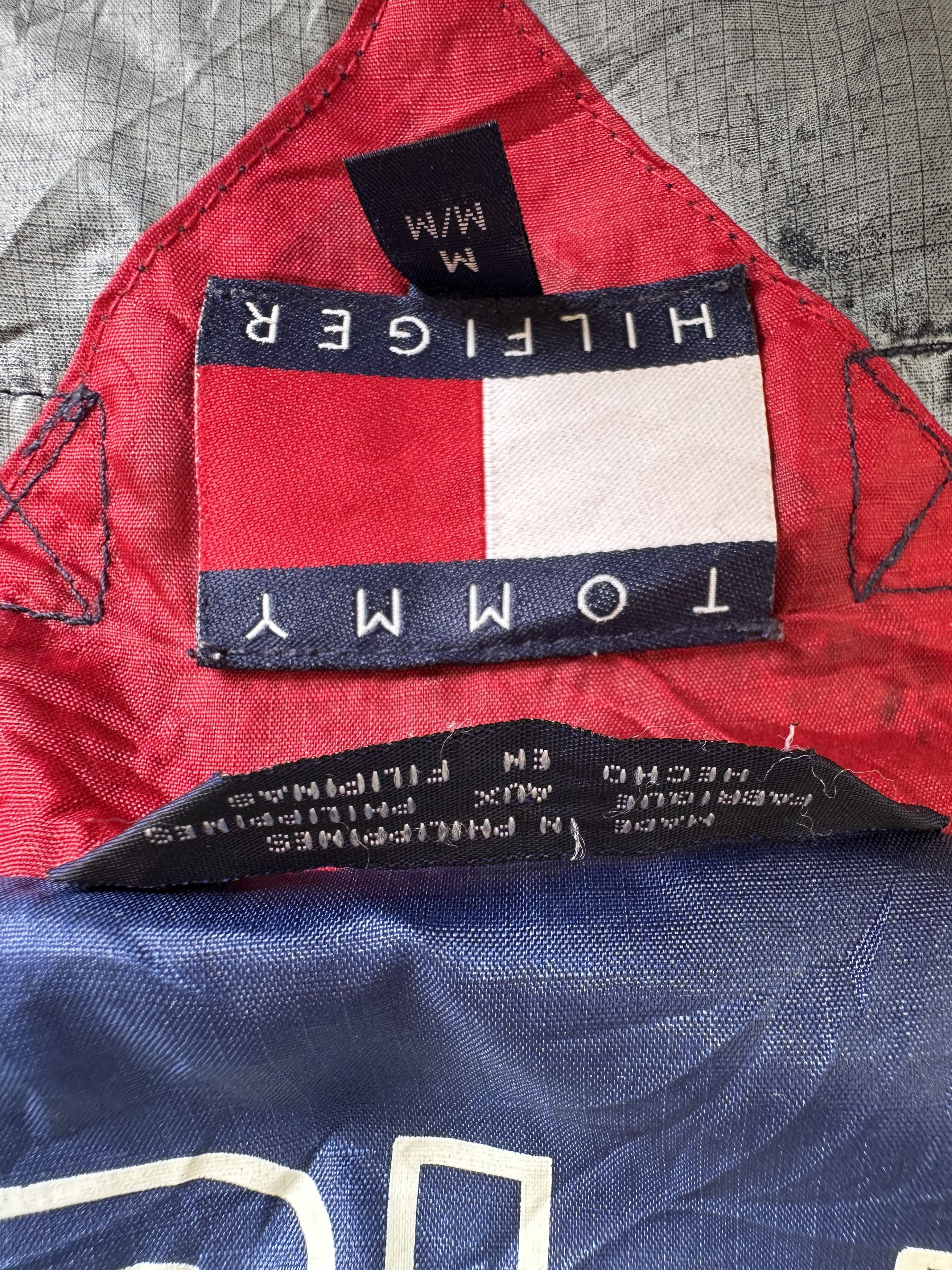 Tommy Hilfiger Vintage 90s Tommy Hilfiger Windbreaker Jacket Size US L / EU 52-54 / 3 - 9 Thumbnail