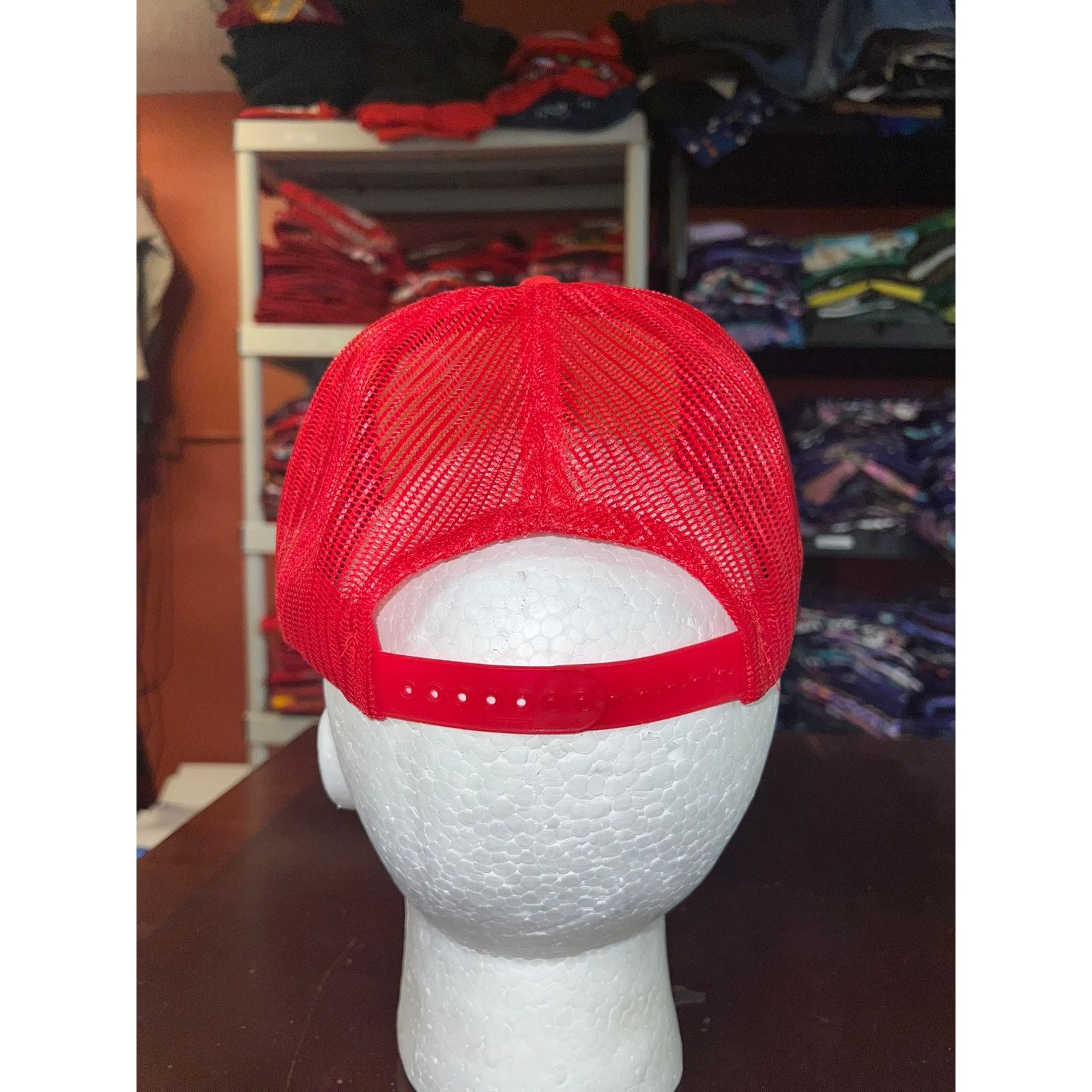 Vintage Vintage Red Blank Hat Trucker Mesh Snapback Cap Headwear OS Size ONE SIZE - 4 Thumbnail