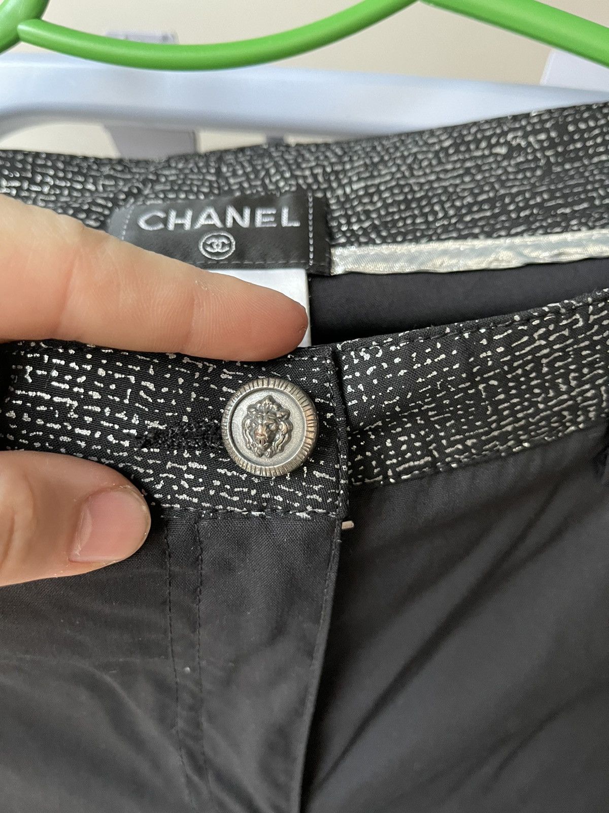 Chanel Chanel 31 Rue Cambon Logo Wool Pants w/ Lion Head Button Size 26" / US 2 / IT 38 - 2 Thumbnail