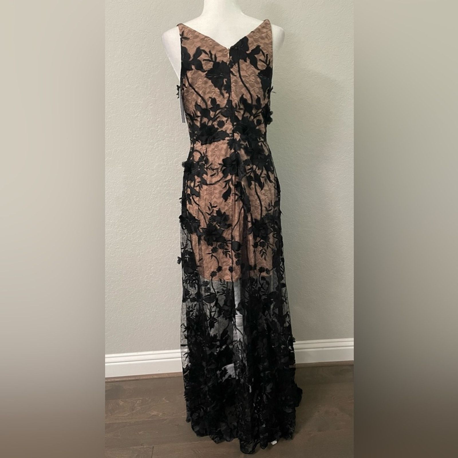 Dress the Population Dress the Population Plunging Gown Sleeveless Floral Dress M Size M / US 6-8 / IT 42-44 - 2 Thumbnail