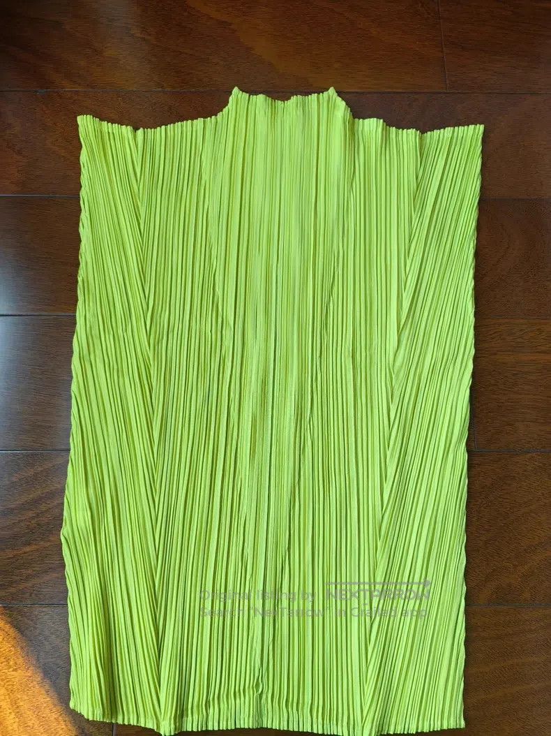 Issey Miyake Issey Miyake Yellow-Green Short-Sleeve Top Size L / US 10 / IT 46 - 1 Thumbnail