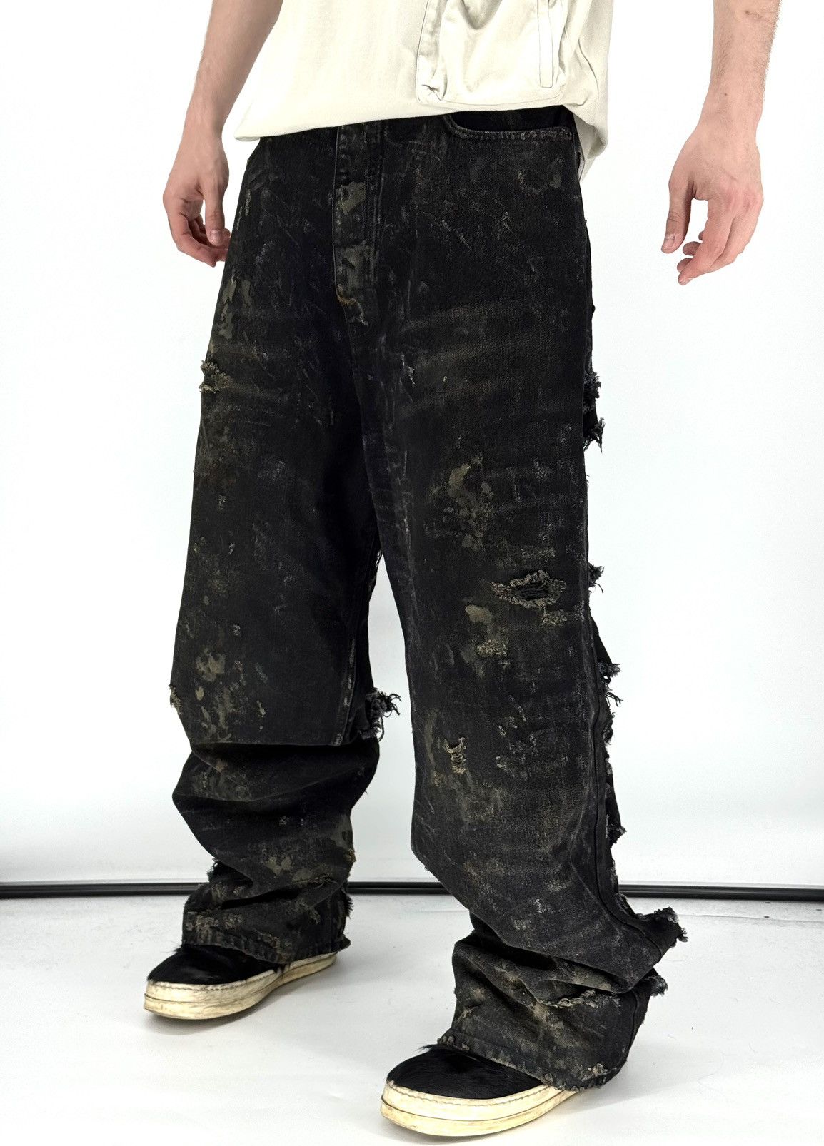 Balenciaga Balenciaga Destoryed Jeans Size US 30 / EU 46 - 1 Thumbnail