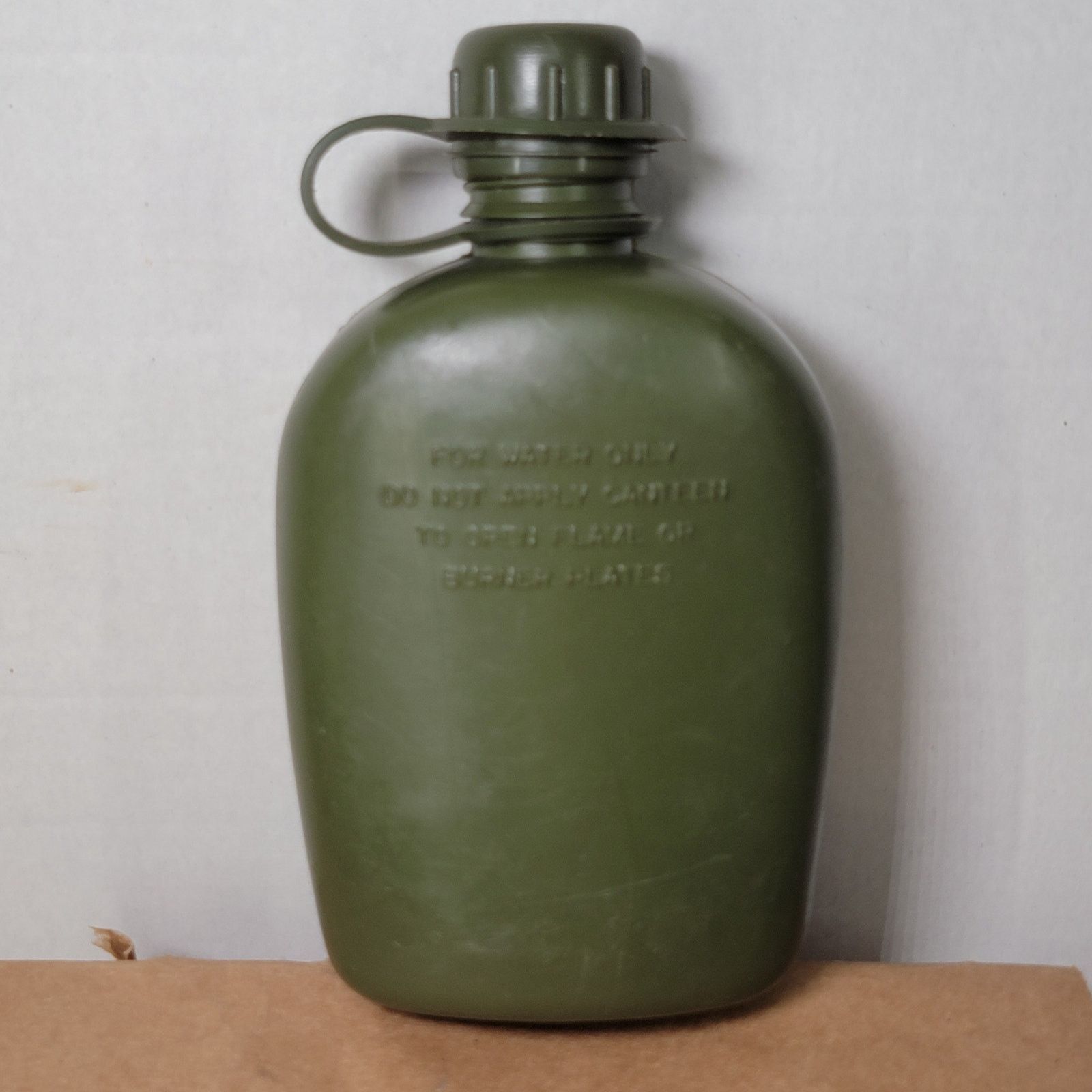 Other Army Green Plastic Water Canteen w/ Screw On Lid Size ONE SIZE - 1 Thumbnail