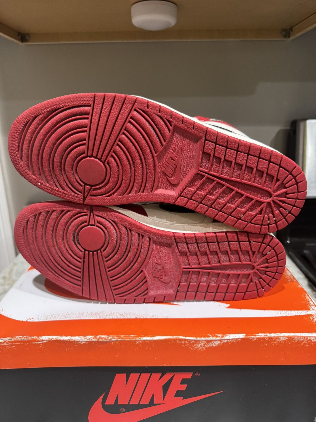 Jordan Brand Jordan 1 Retro High OG Chicago Lost & Found Size US 10.5 / EU 43-44 - 5 Thumbnail