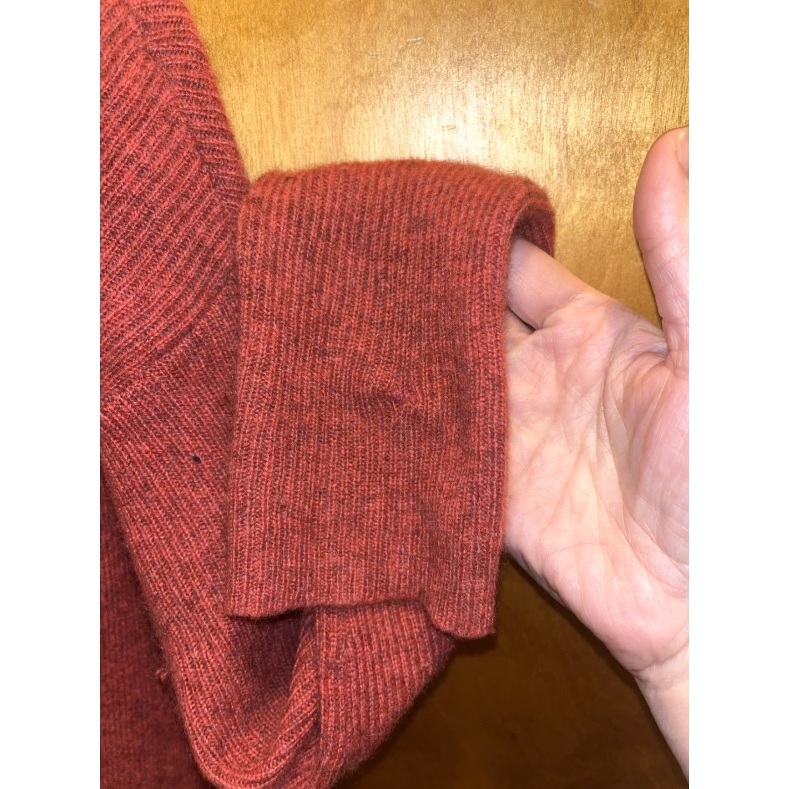 White + Warren White + Warren Red 100% Cashmere V Neck Sweater Women’s Size Small Side Slits Size S / US 4 / IT 40 - 4 Thumbnail