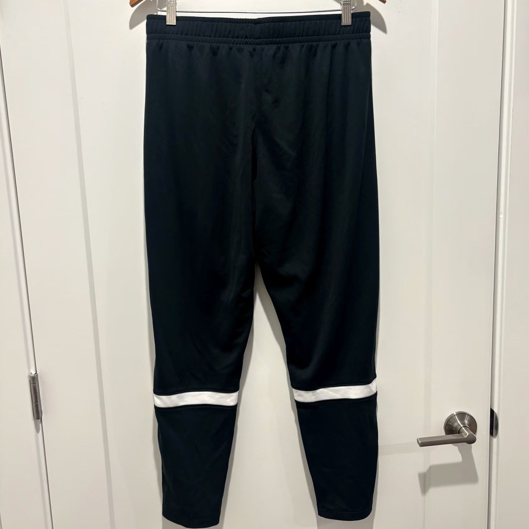 Under Armour Under Armour Mens Track Pants Black White Stripe Ankle Zip Size Medium Athletic Pants Men Black Stripe Track Pants Size US 31 - 5 Thumbnail
