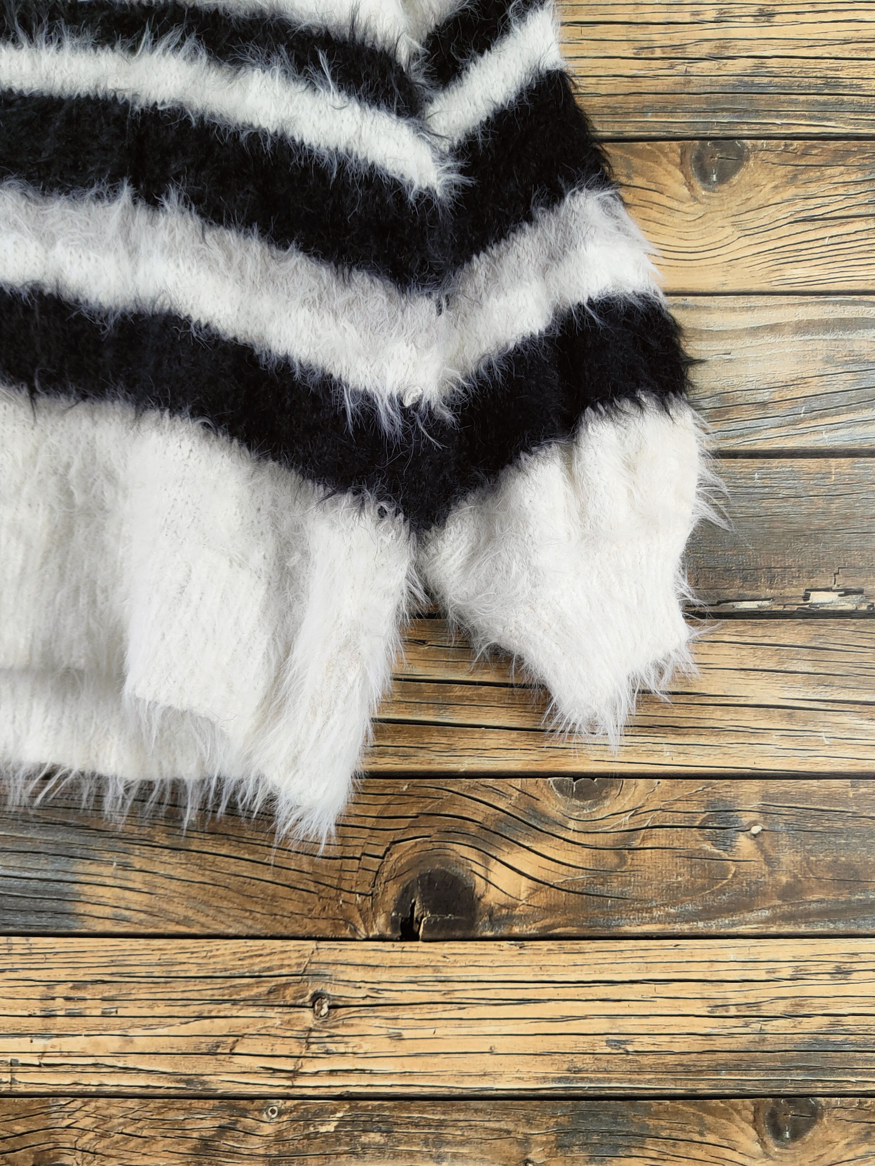 Japanese Brand DL Japan Black White shaggy Fur Mohair Knitwear #46-1017 Size L / US 10 / IT 46 - 6 Thumbnail