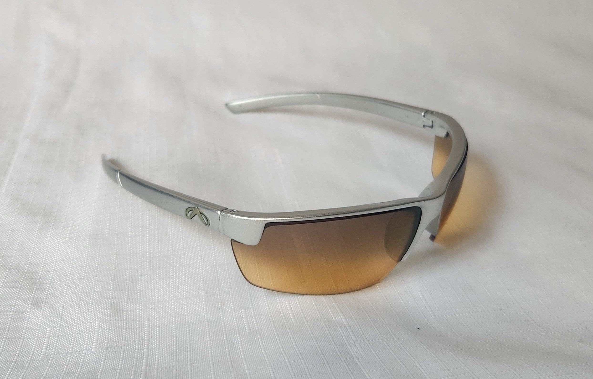 Other peak vision sports sunglasses with case not sure of name Size ONE SIZE - 2 Thumbnail