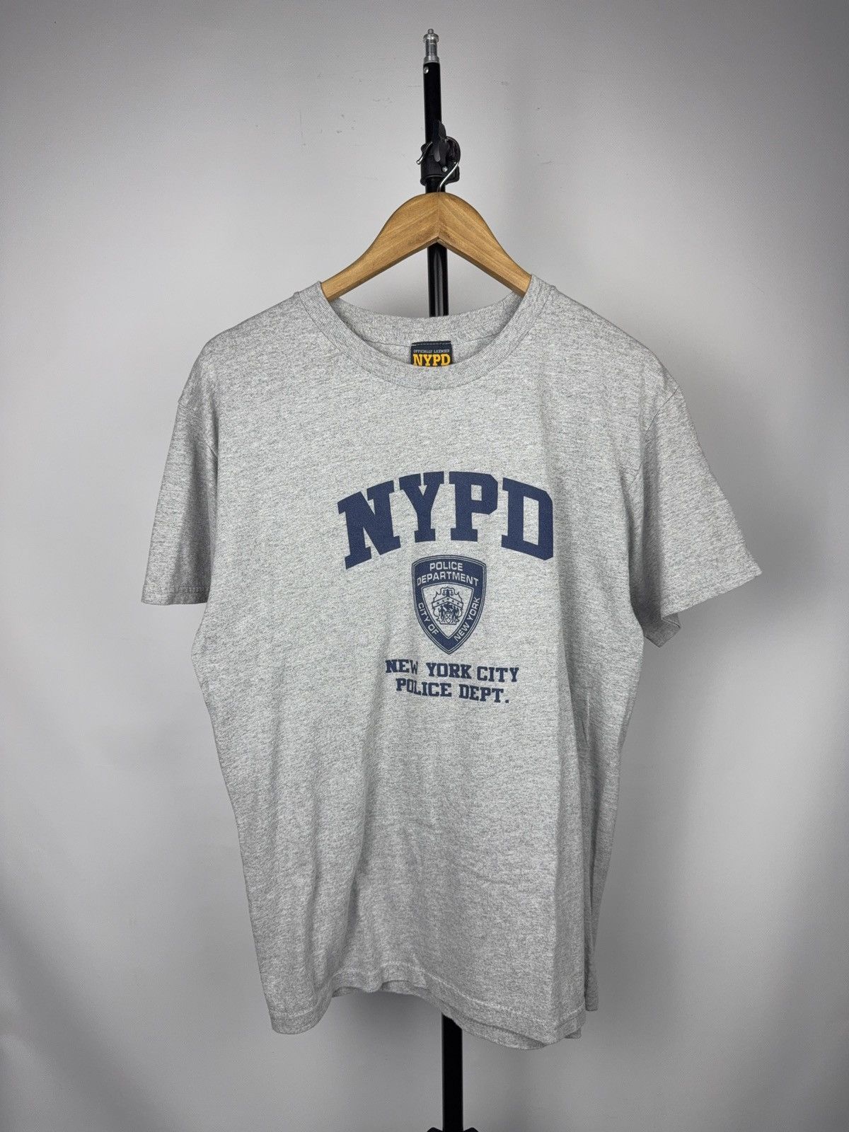 Vintage 00s NYPD Logo New York City Police Dept Logo T-Shirt Grey Size US L / EU 52-54 / 3 - 1 Thumbnail