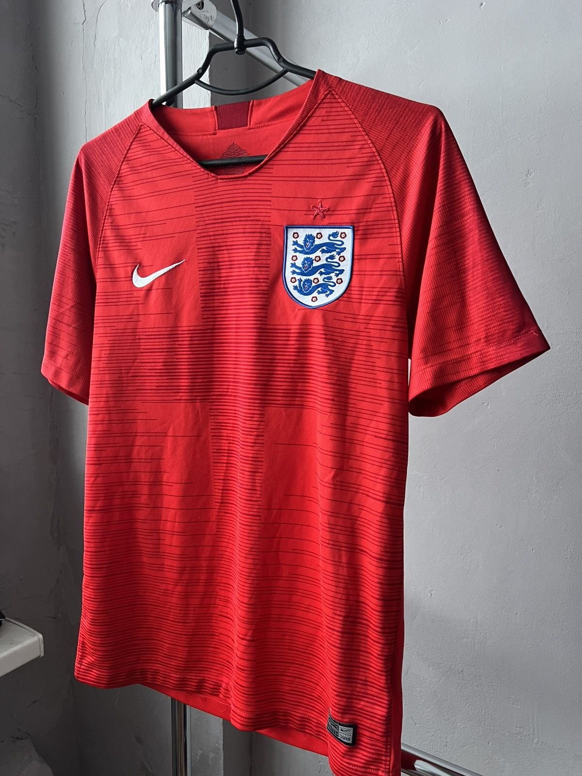 Nike 2018/19 ENGLAND TEAM AWAY SOCCER JERSEY FOOTBALL SHIRT SZ S Size US S / EU 44-46 / 1 - 4 Thumbnail