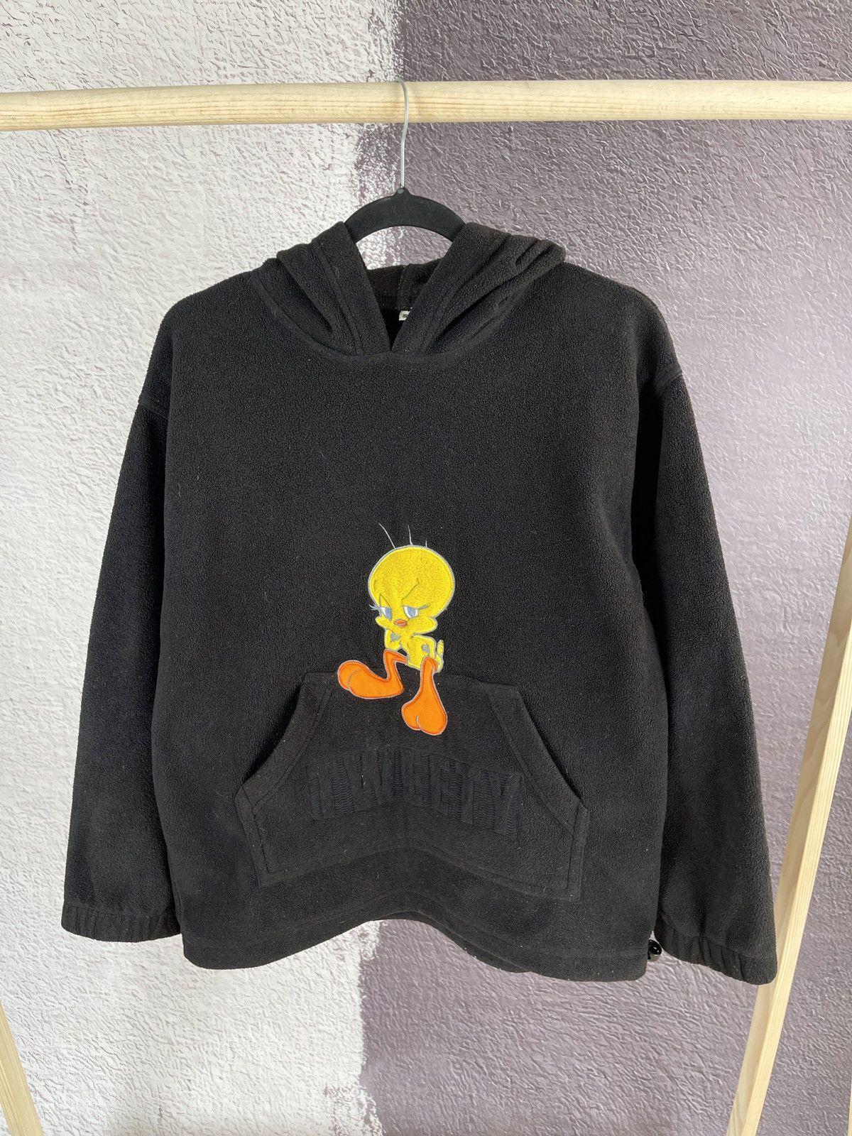 Cartoon Network × Vintage × Warner Bros Looney Tunes vintage 1996 Tweety black fleece hoodie Size US S / EU 44-46 / 1 - 2 Thumbnail