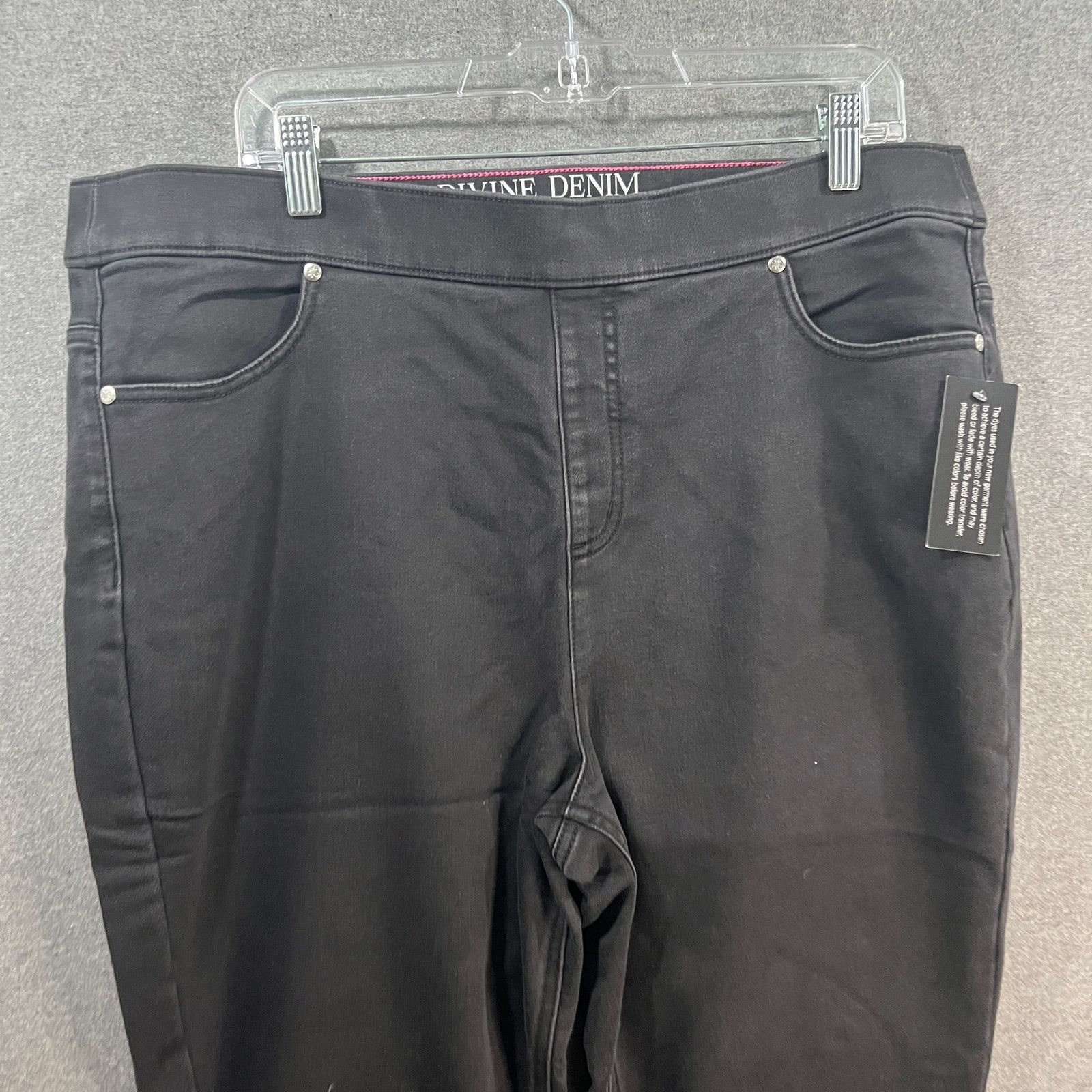 Other Isaac Mizrahi Live! Regular Black Divine Denim Crop Slim Size 40" / US 18 - 6 Thumbnail
