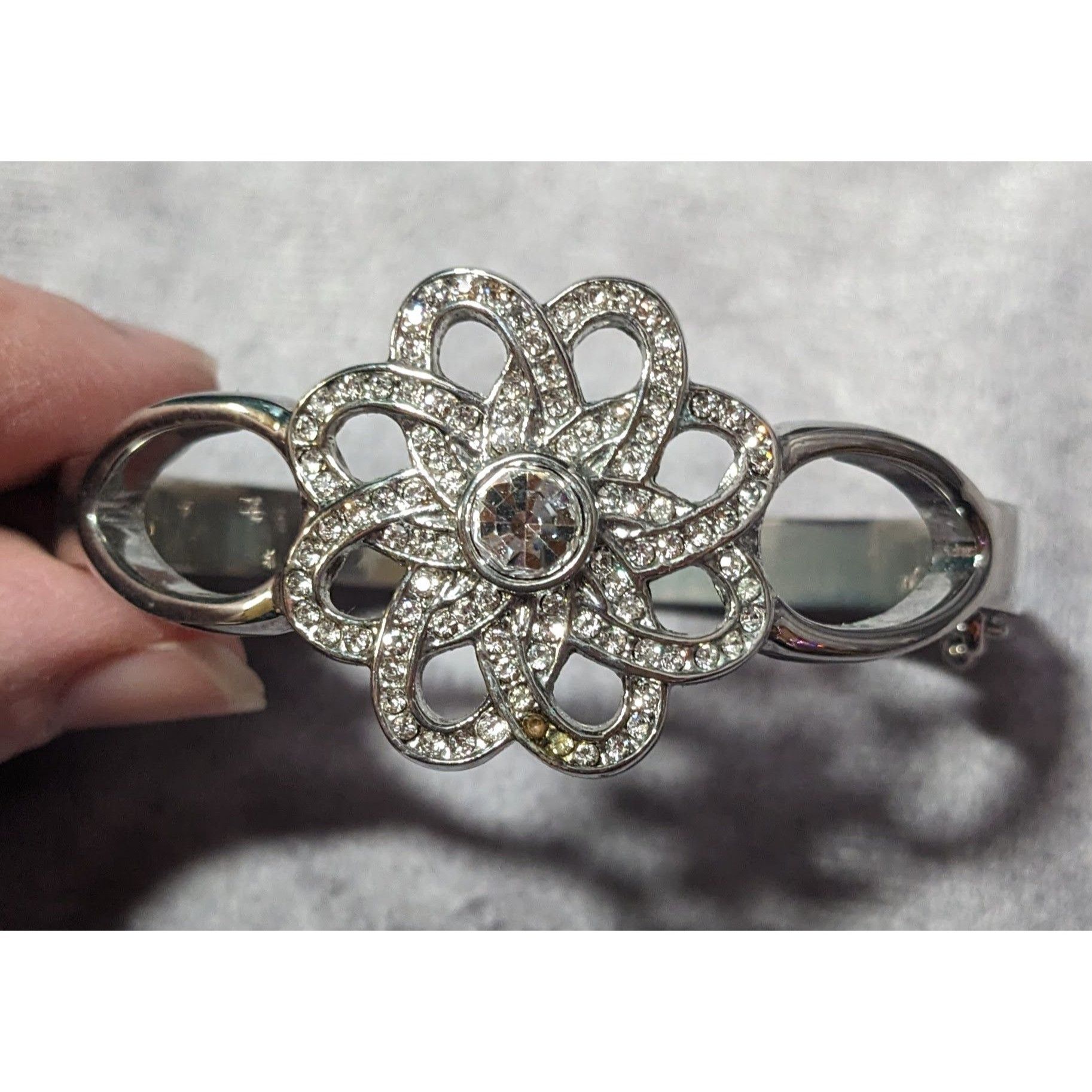 Other Elegant Glam Lia Sophia Garden Soiree Hinged Silver Tone Rhi Size ONE SIZE - 8 Thumbnail