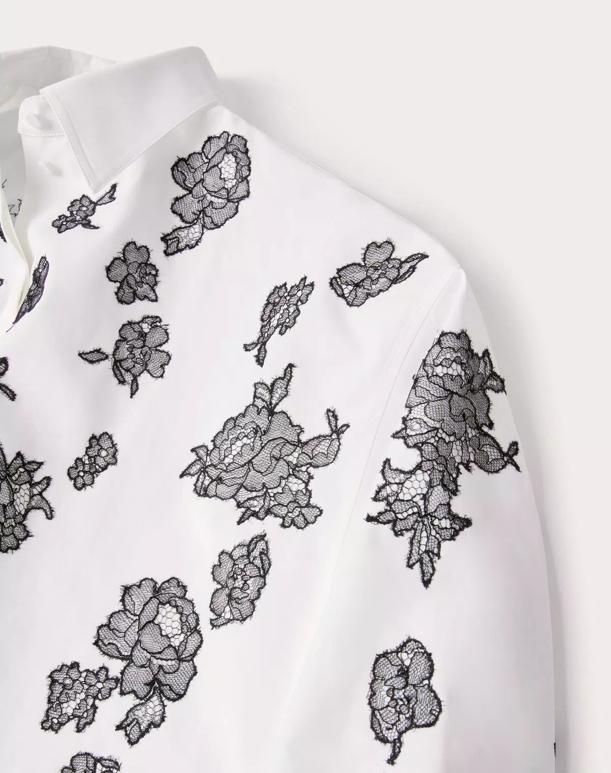 Valentino o1s1wg110625 Embroidered Compact Popeline Shirt in White Size M / US 6-8 / IT 42-44 - 7 Thumbnail