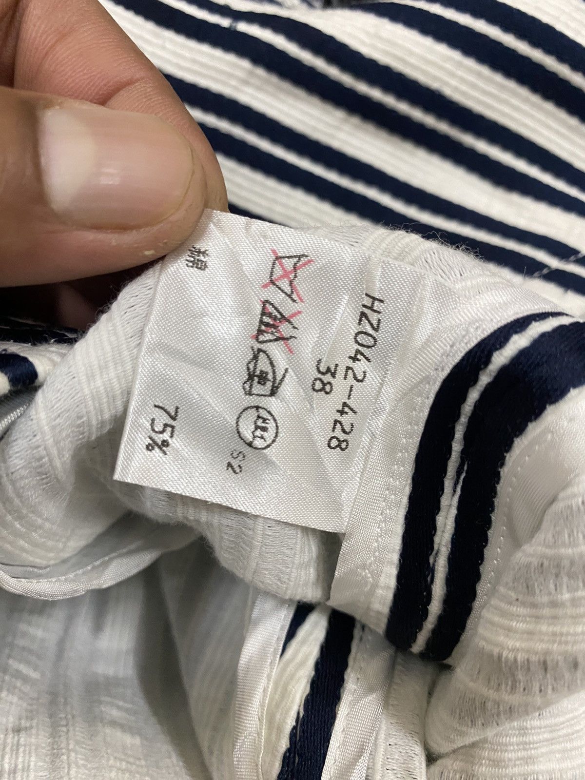 Yves Saint Laurent Vintage Yves Saint Laurent YSL Cropped Striped Blazer Size M / US 6-8 / IT 42-44 - 9 Thumbnail