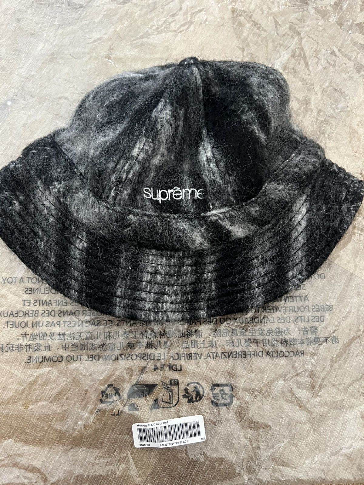 帽子 Supreme Mohair Plaid Bell Hat Supreme Mohair Plaid Bell Hat (SS25) - $110