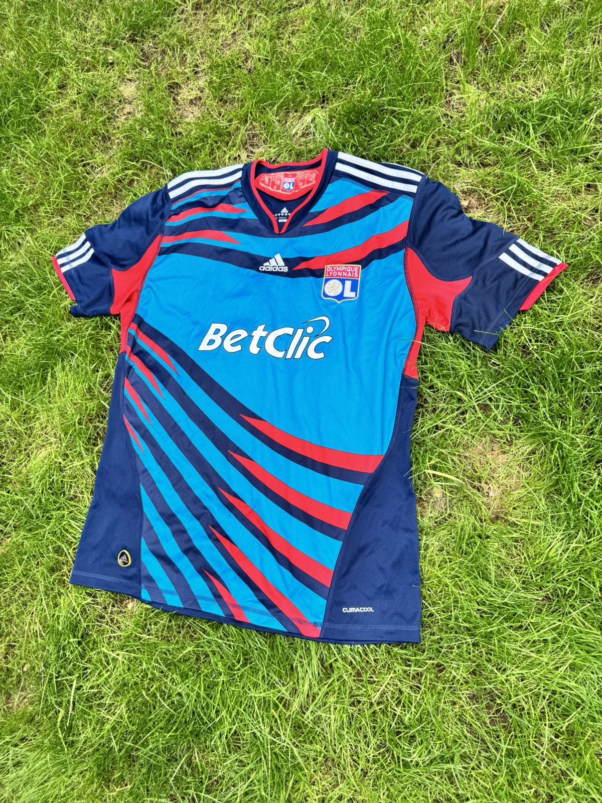 Adidas adidas Olympique Lyonnais 2010-11 third football Size US L / EU 52-54 / 3 - 2 Thumbnail