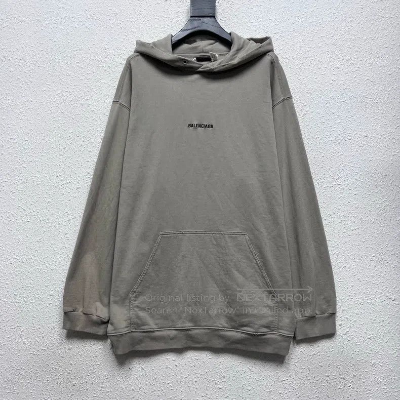 Balenciaga Balenciaga Small Logo Embroidered Solid Color Sweatshirt Size US S / EU 44-46 / 1 - 1 Thumbnail