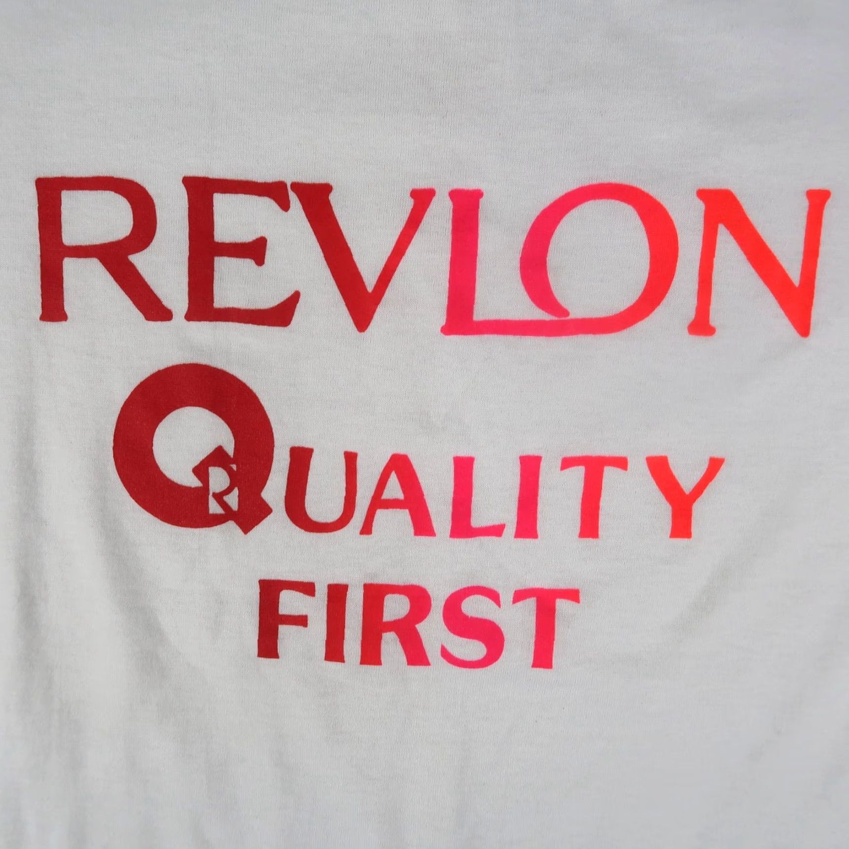 Vintage VINTAGE 90s Revlon Quality First Graphic Print T-Shirt Men Medium White Cotton Retro Size US M / EU 48-50 / 2 - 3 Thumbnail