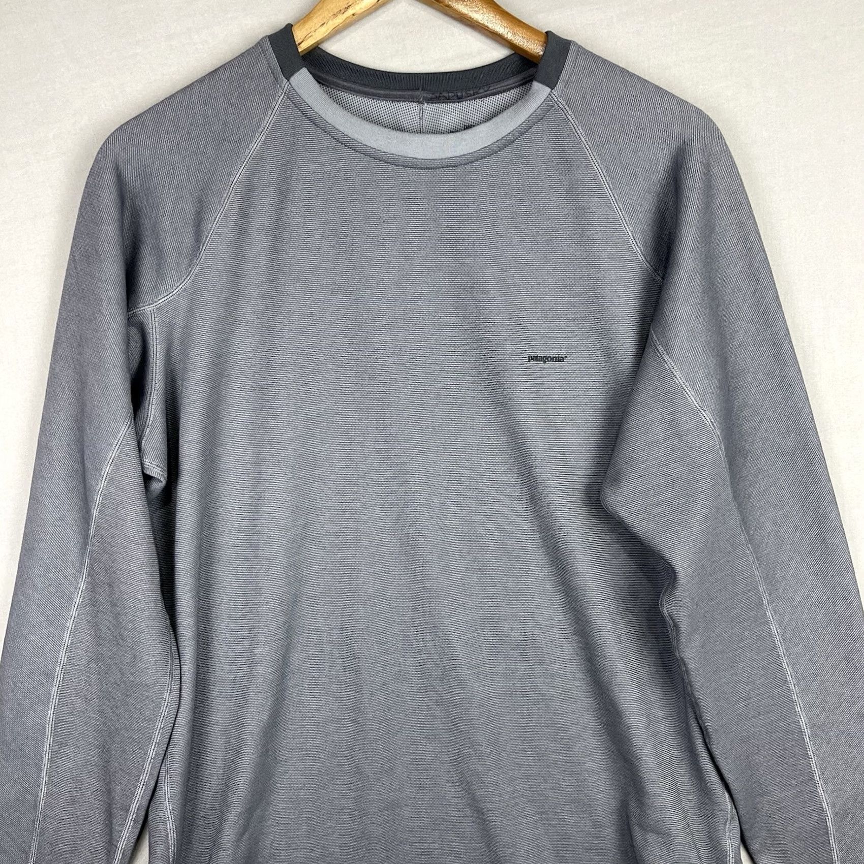 Patagonia Patagonia Shirt Mens L Gray Capilene Baselayer Performance Long Sleeve Pullover Casual Activewear Size US L / EU 52-54 / 3 - 2 Thumbnail