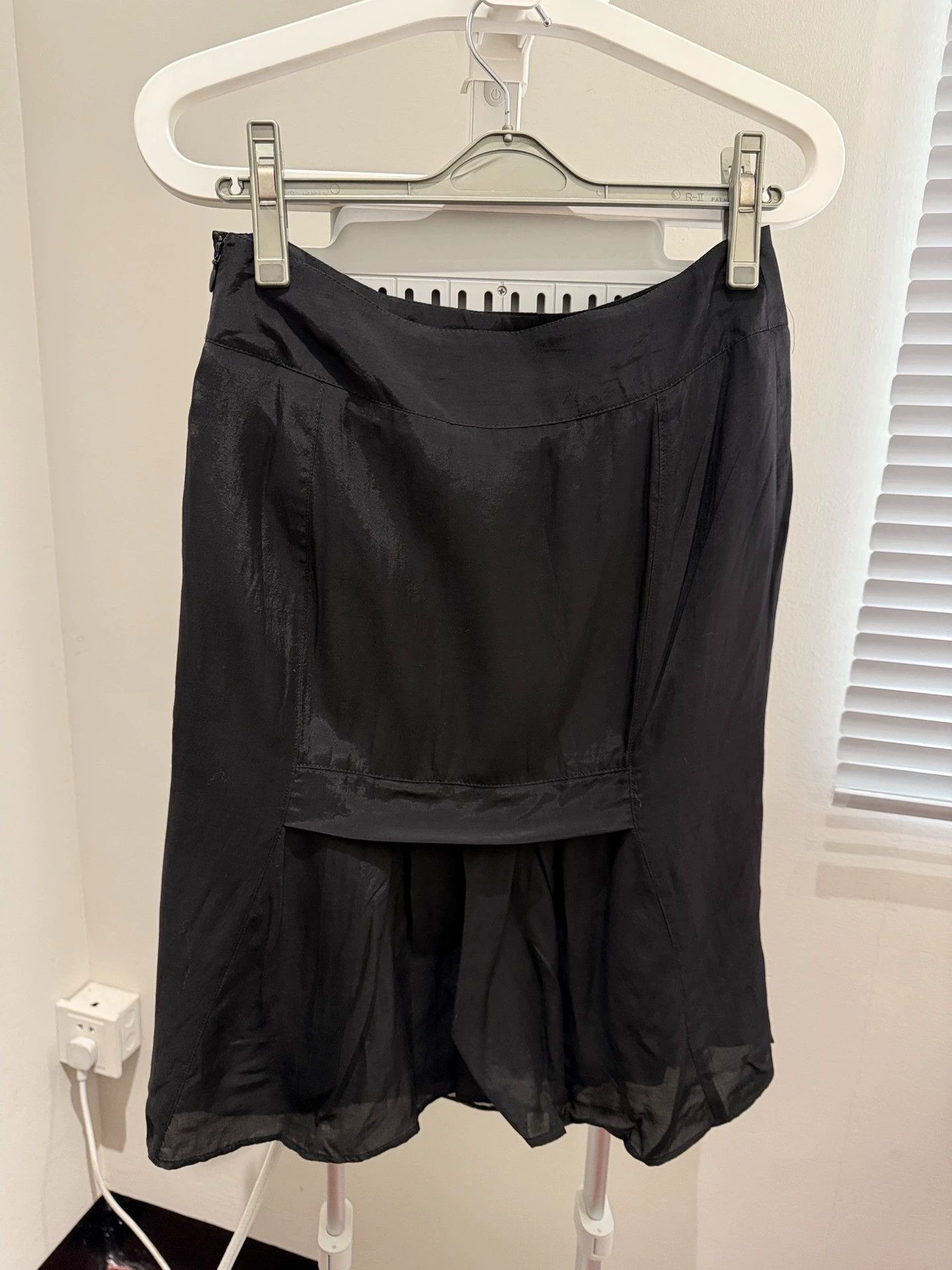 Share Spirit Homme ShareSpirit Women's Black Beaded Silk Midi Skirt 36 Size 25" / US 0 / IT 36 - 4 Thumbnail