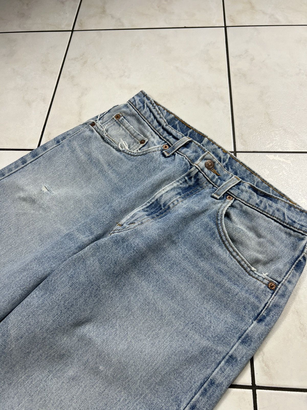 Levi's Vintage 90s Levi’s 550 light blue washed distressed jeans Size US 33 - 8 Thumbnail