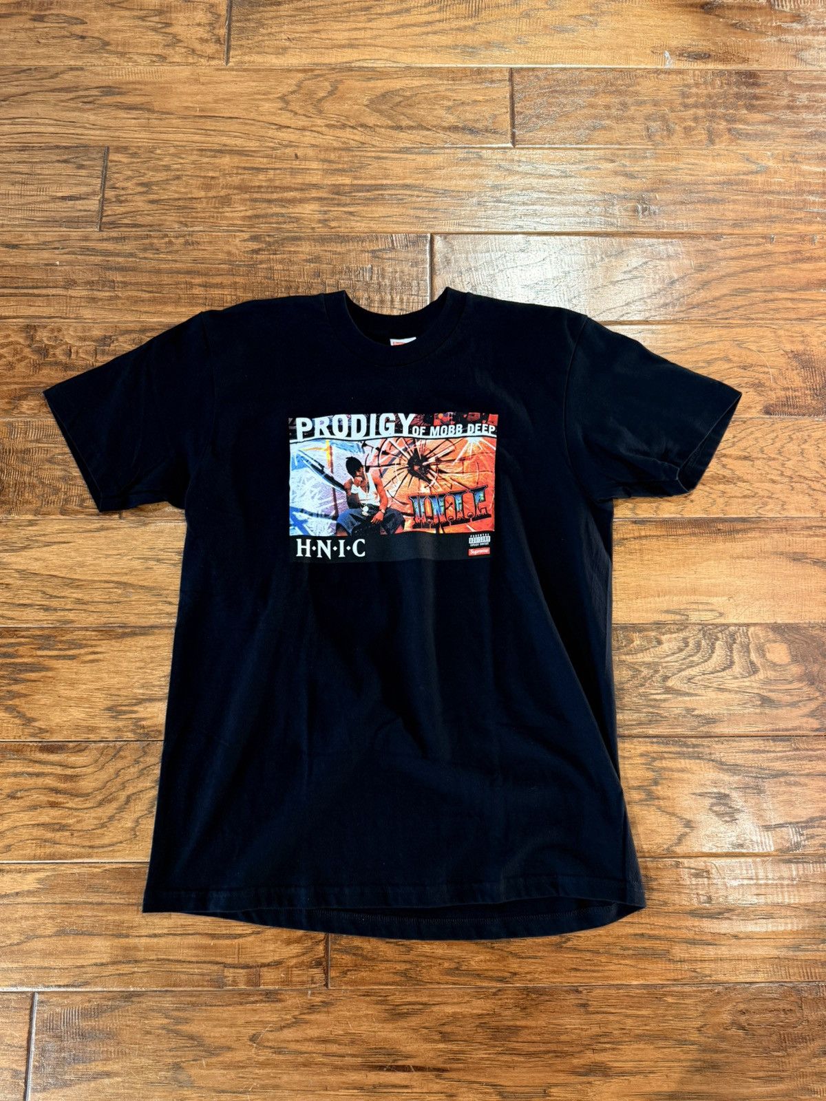 Supreme M Supreme bedroom tee Tshirt black phone girl video selfie 