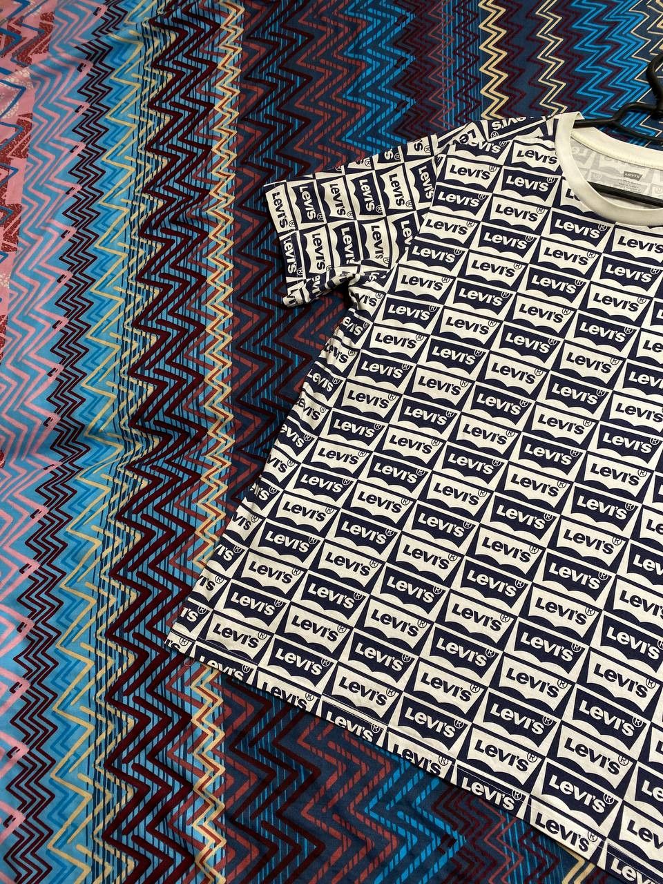 Levi's × Vintage Vintage Levi's Multiprint Logo T-Shirt Retro 90s Size US M / EU 48-50 / 2 - 10 Thumbnail