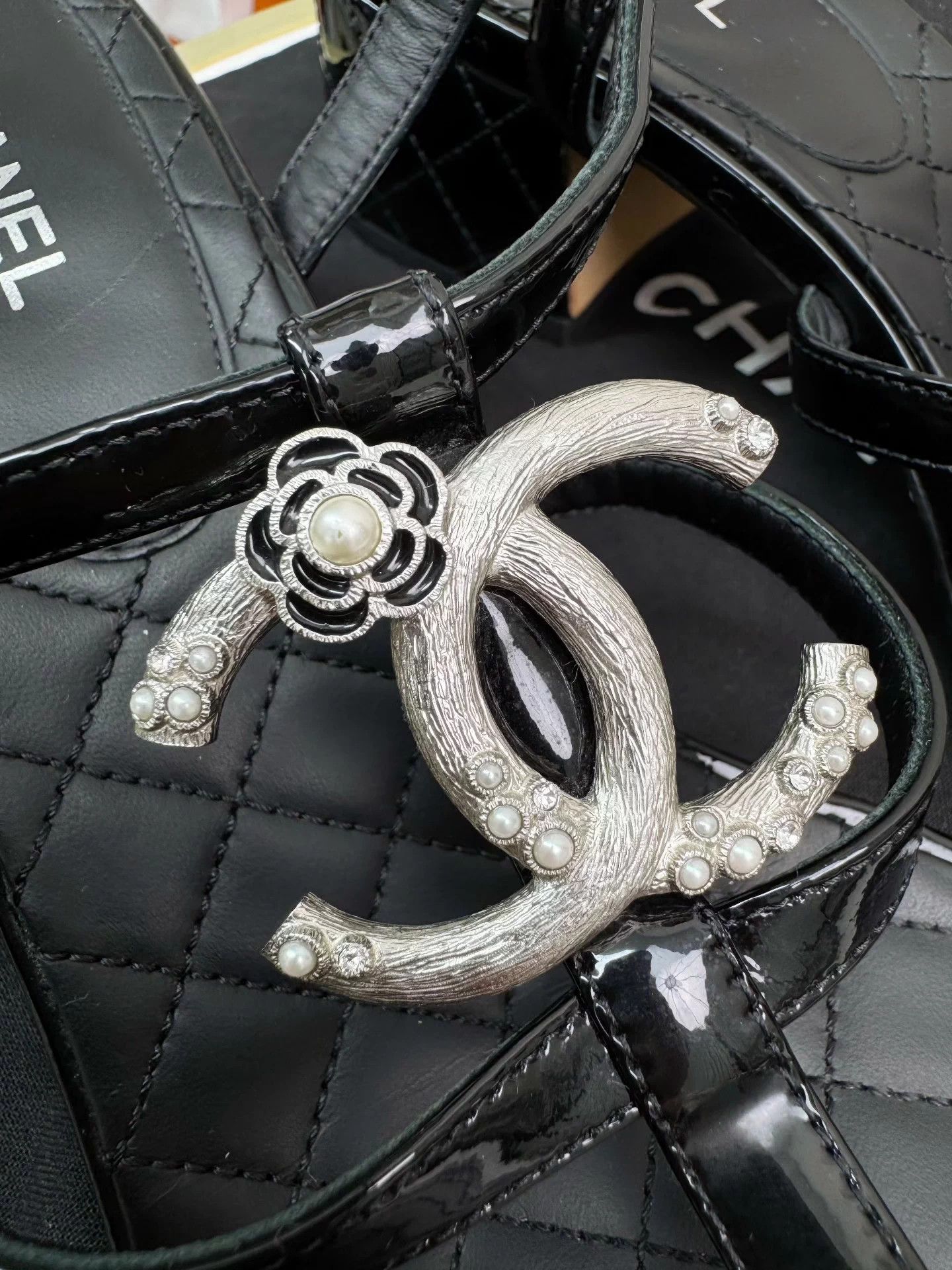 Chanel Chanel Authentic Sandals FR 39 2-3 wears cleaned Size US 8 / IT 38 - 6 Thumbnail