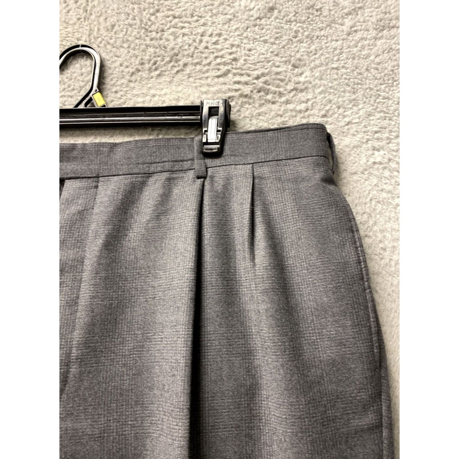 Jos. A. Bank Jos. A. Bank Dress Pants Men 32x30 Gray Glenn Plaid Wool /0847 Pants Regular 40 in Waist Gray Dress Pants Men Slim Flat Front Slash Pockets Pocket Size US 42 / EU 58 - 3 Thumbnail