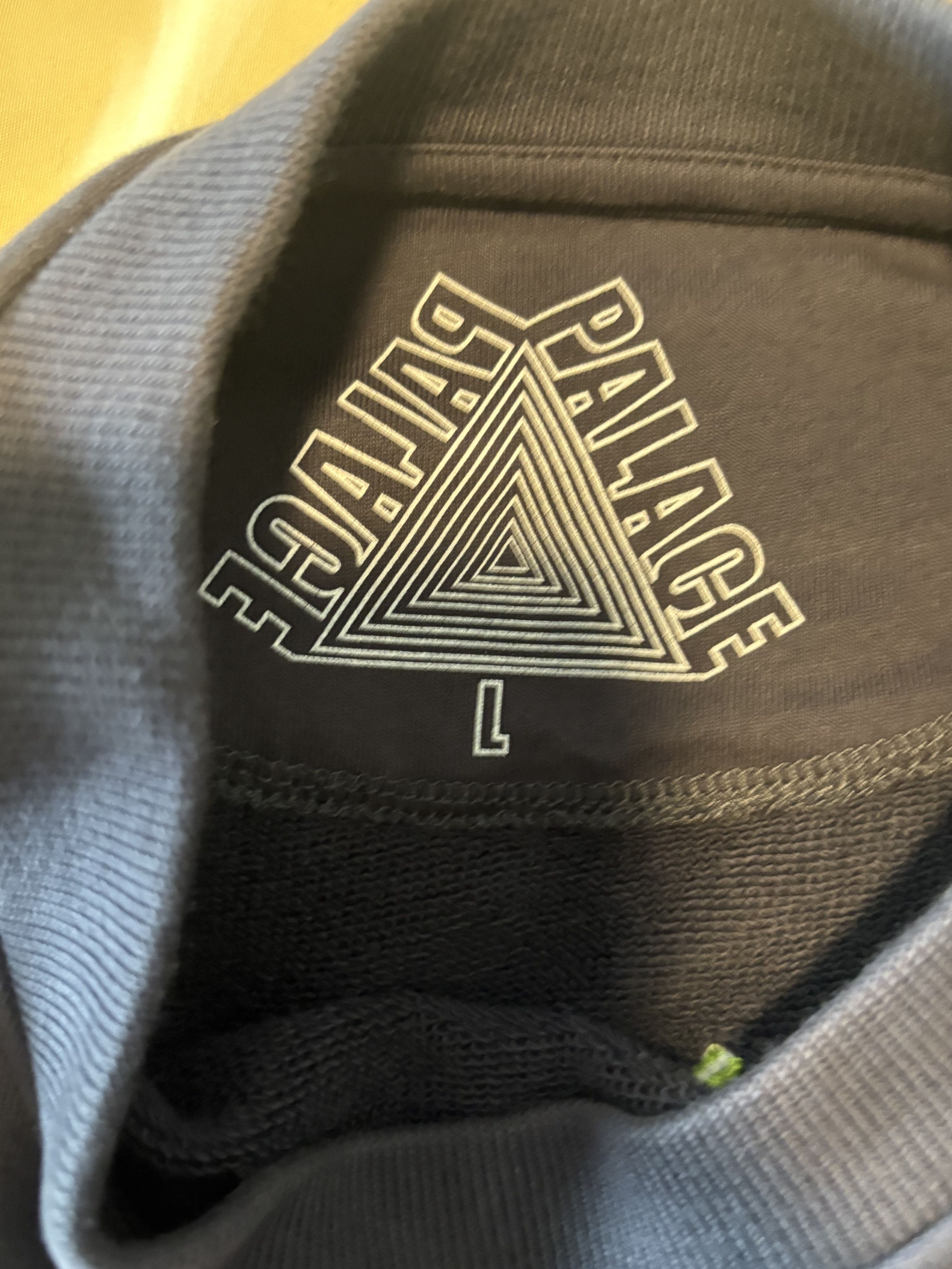 Palace BASICALLY A TRI-FERG CREW Size US L / EU 52-54 / 3 - 2 Thumbnail