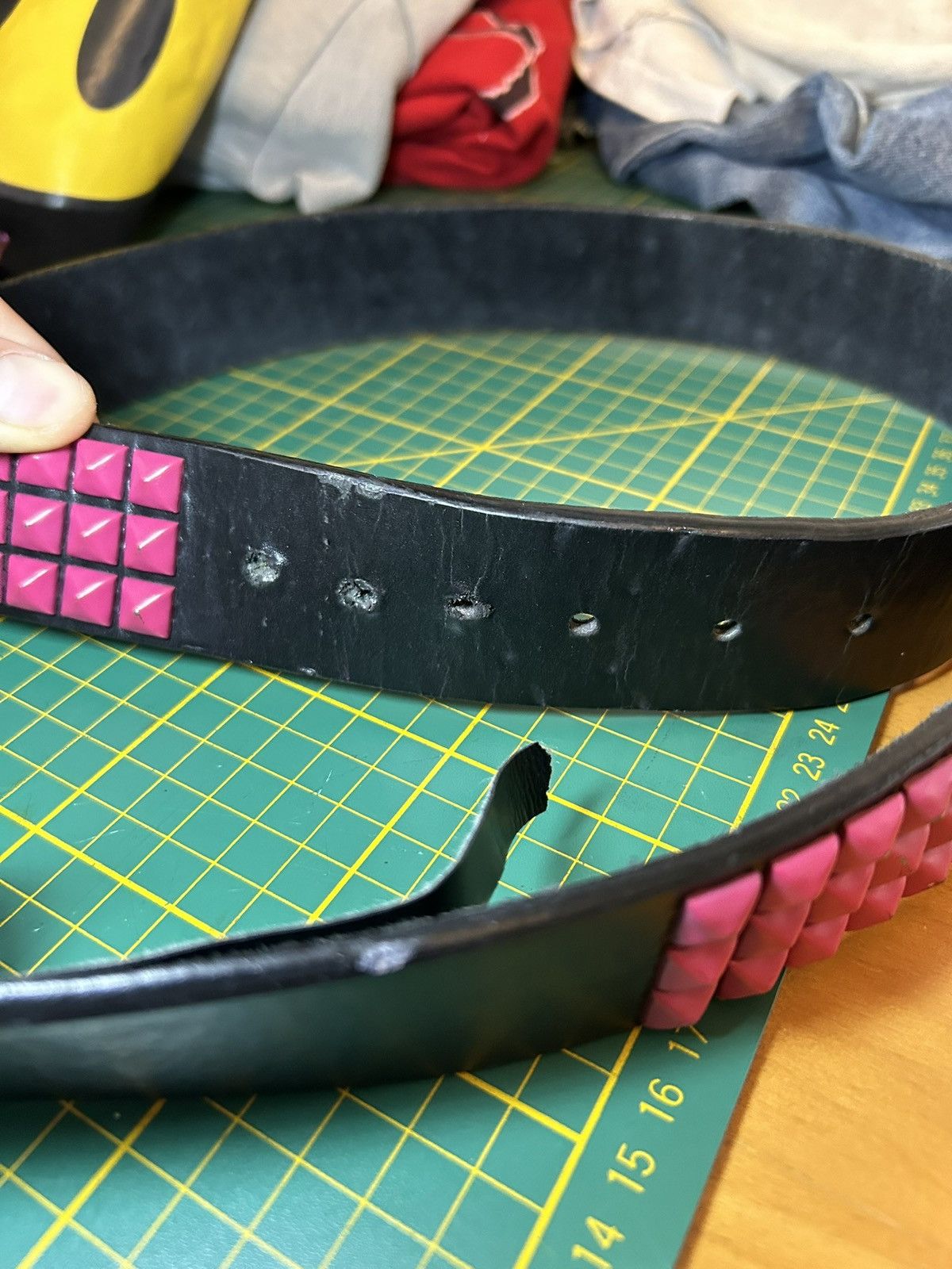 Burton Vintage Burton pink studded leather belt Size ONE SIZE - 16 Thumbnail