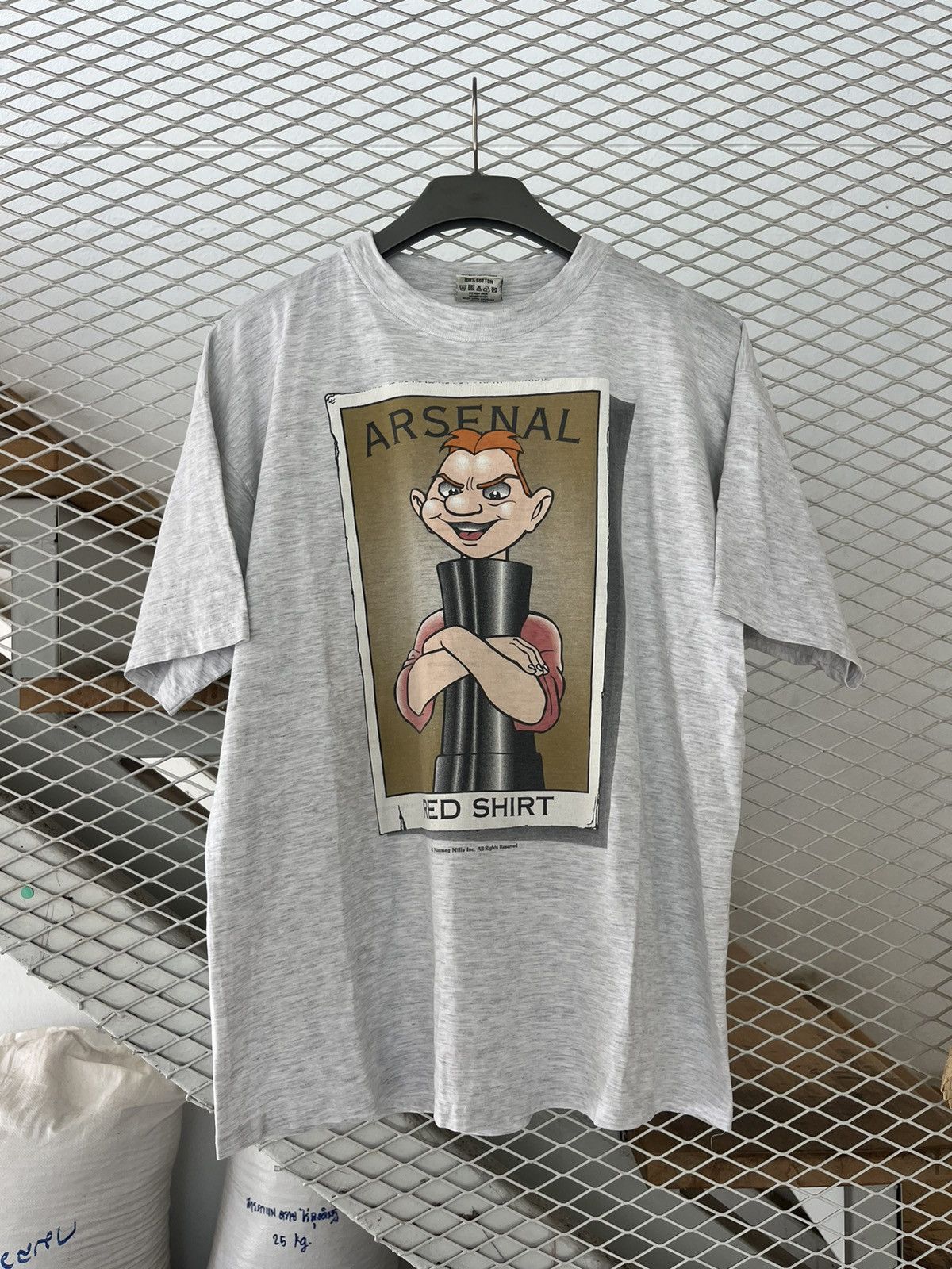 Nutmeg × Vintage Vintage ARSENAL Red Shirt Artwork by Nutmeg Mills 90’s Tee Size US M / EU 48-50 / 2 - 2 Thumbnail
